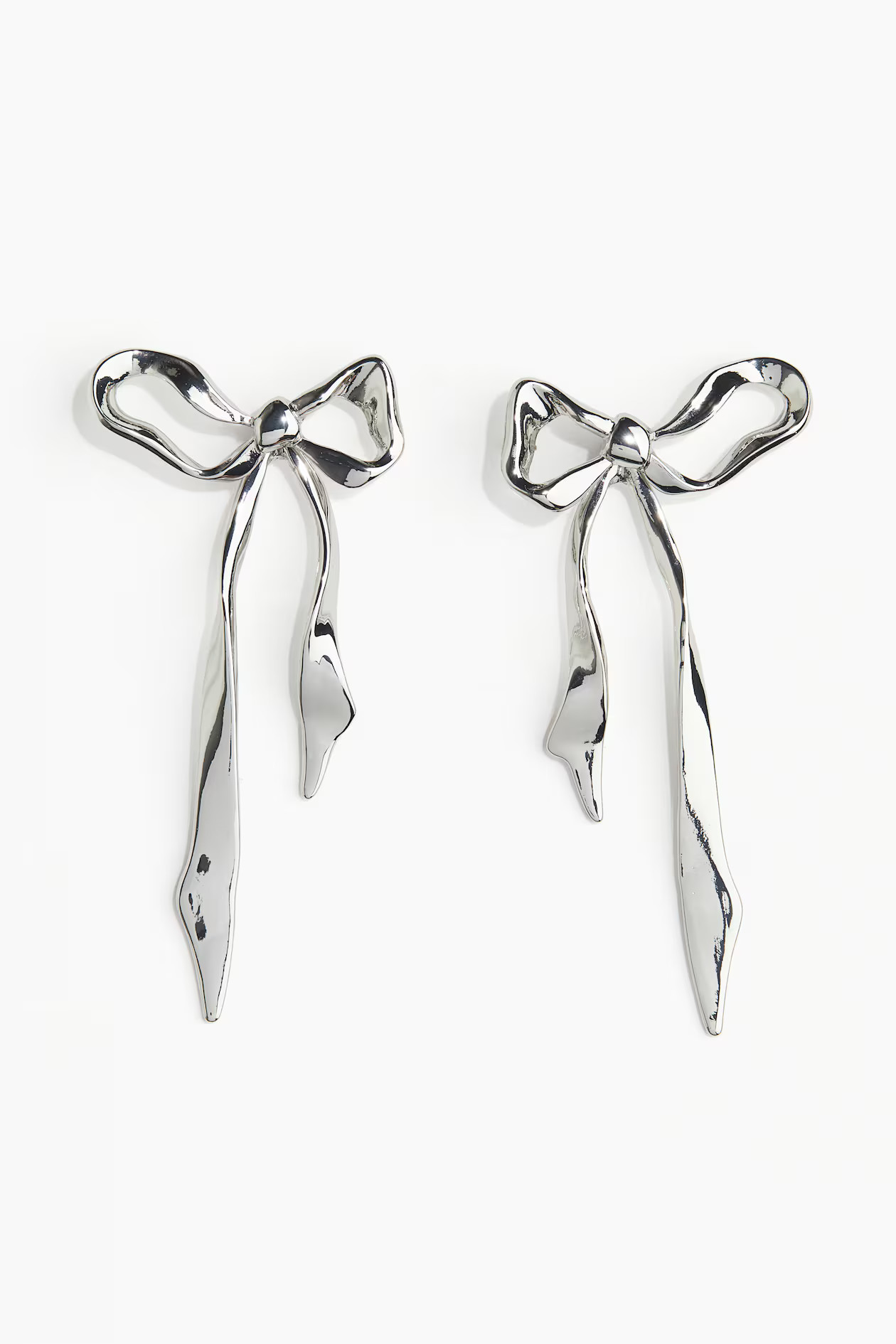 Bow-shaped earrings | H&M (UK, MY, IN, SG, PH, TW, HK)