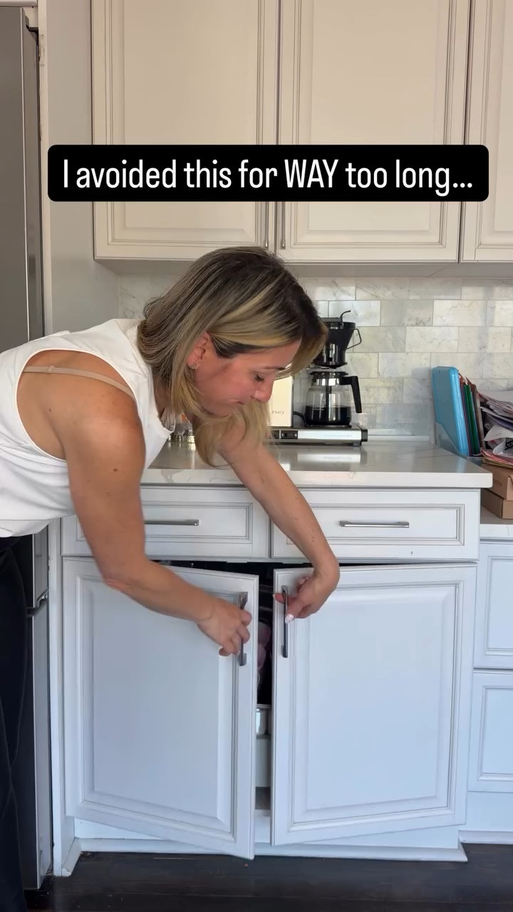 Part of my spring cleaning reset and today (Sunday motivation 💪) I decided to tackle one kitchen cabinet at a time

This one has been stressing me out for WAY too long… every time I opened it something fell out and I would just close it and walk away 😅

So I took everything out and actually organized it the right way:
• stacked all my food storage containers by size
• matched every single lid (why is this the hardest part? 😅)
• kept lunch box containers together so mornings are easier
• got rid of all the random extras that didn’t belong

Now everything has a place and I can finally open this cabinet without fear 🙌

If you’ve been avoiding that one cabinet… this is your sign 👏

COMMENT SHOP for all my favorite containers!

#springcleaning #kitchenorganization #cleanwithme #momlife #declutter