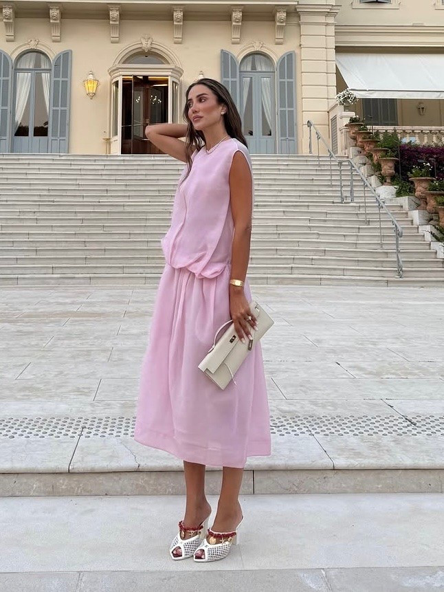 Soft pink moment 🍬

#LTKSeasonal #LTKgrwm #LTKootd