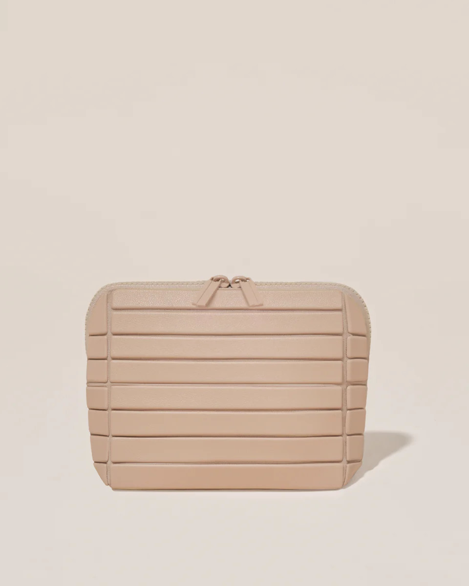 the small bisque traveller | Parallelle