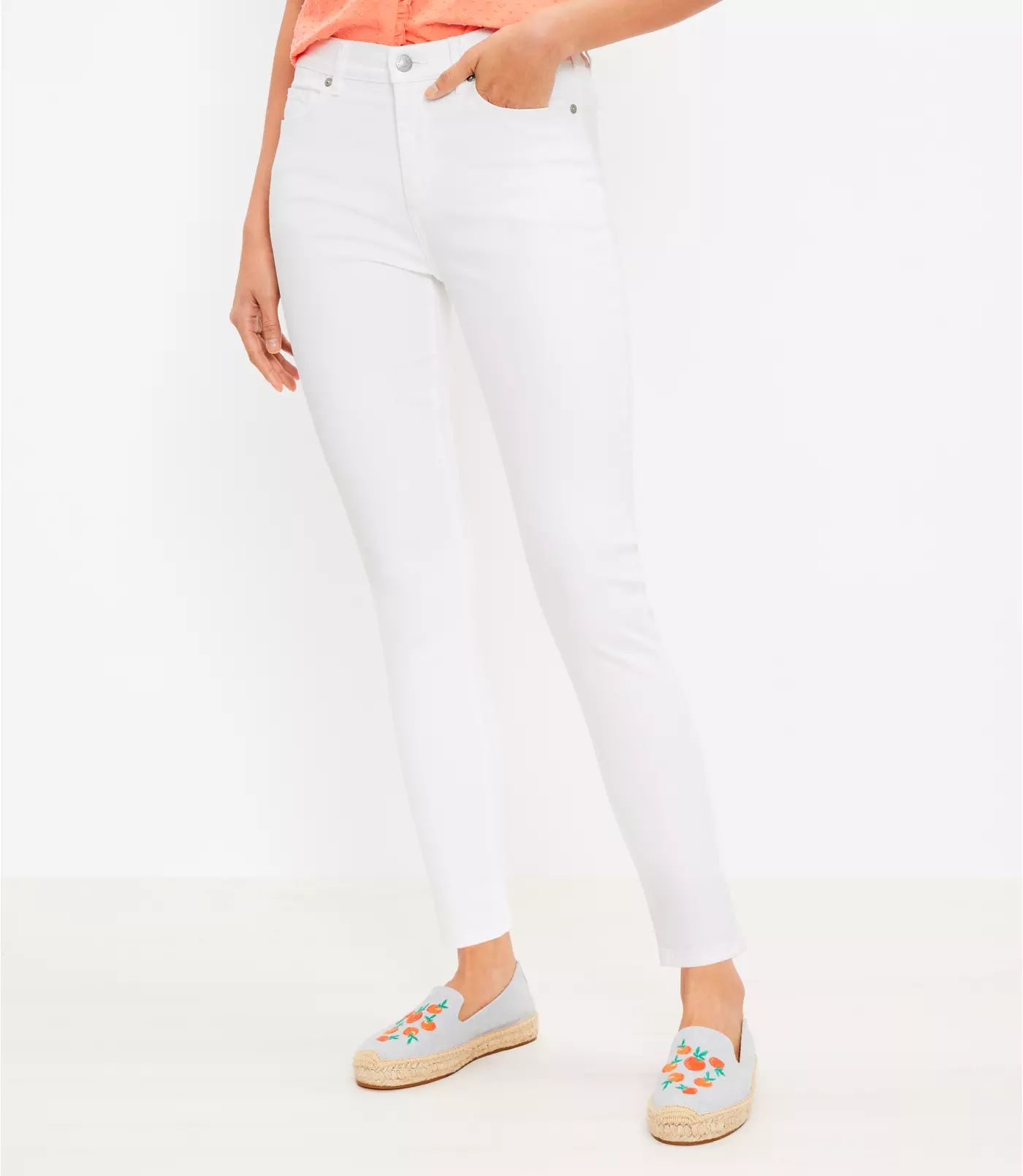 Mid Rise Skinny Jeans in White | LOFT