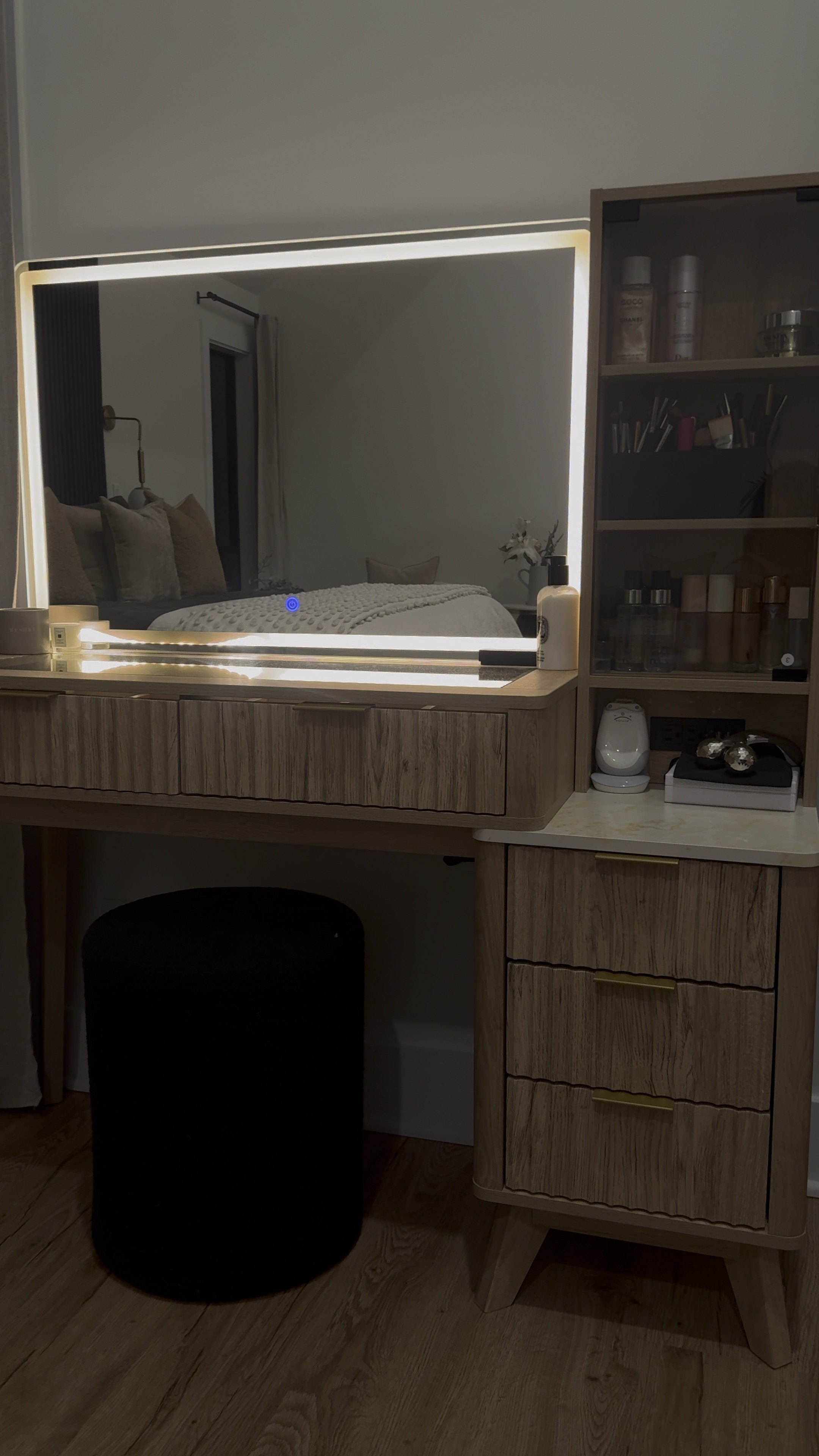 Amazon viral Vanity 

#LTKhome #LTKsalealert #LTKbeauty