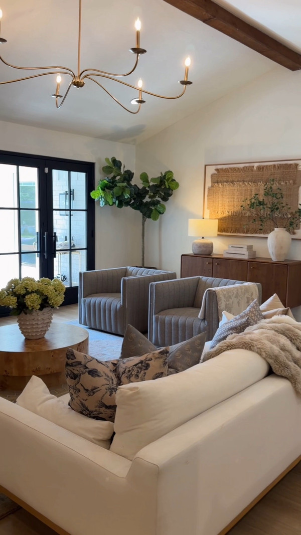 I finally feel like this living room has found its rhythm.