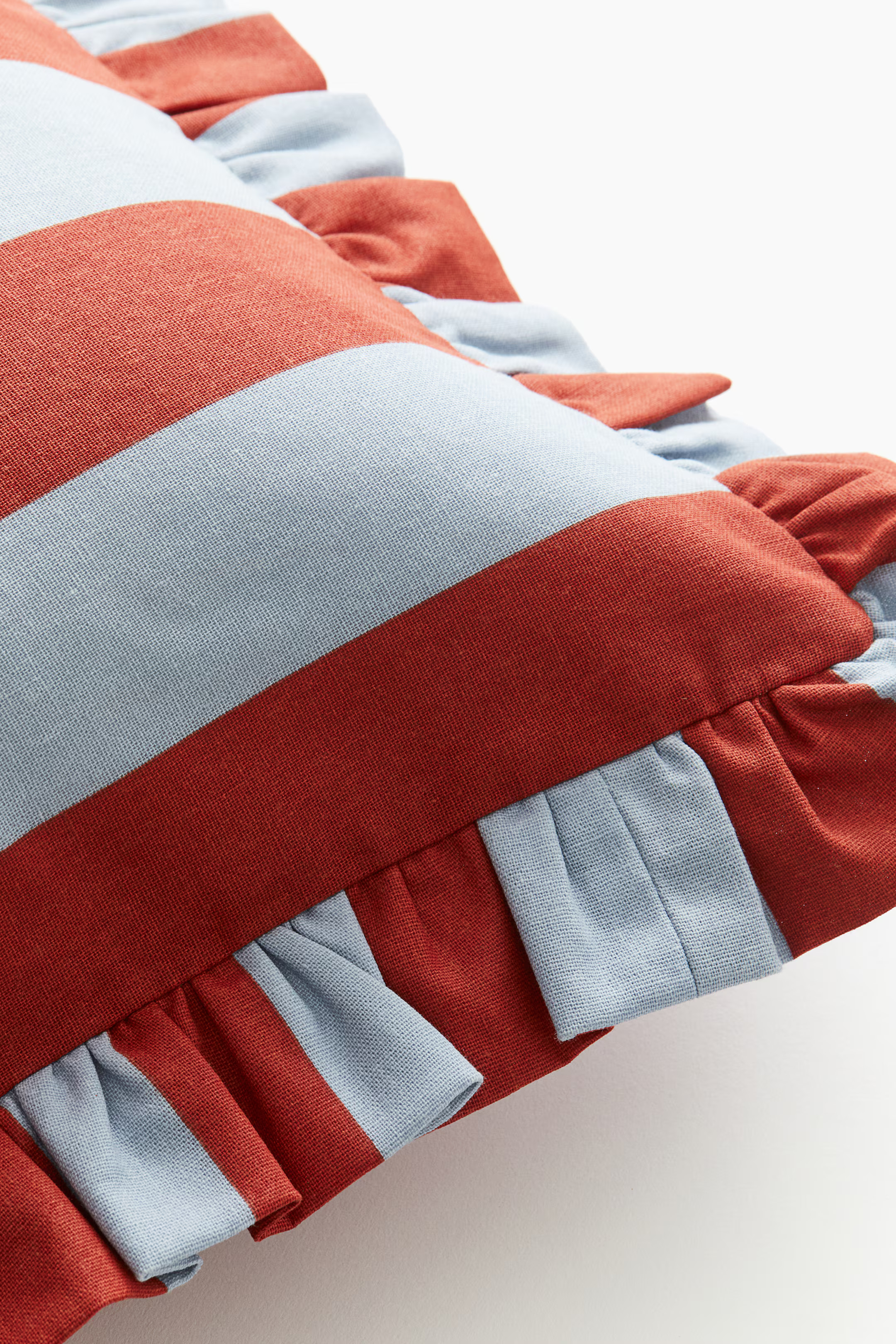 Ruffle-trimmed Cushion Cover | H&M (US + CA)