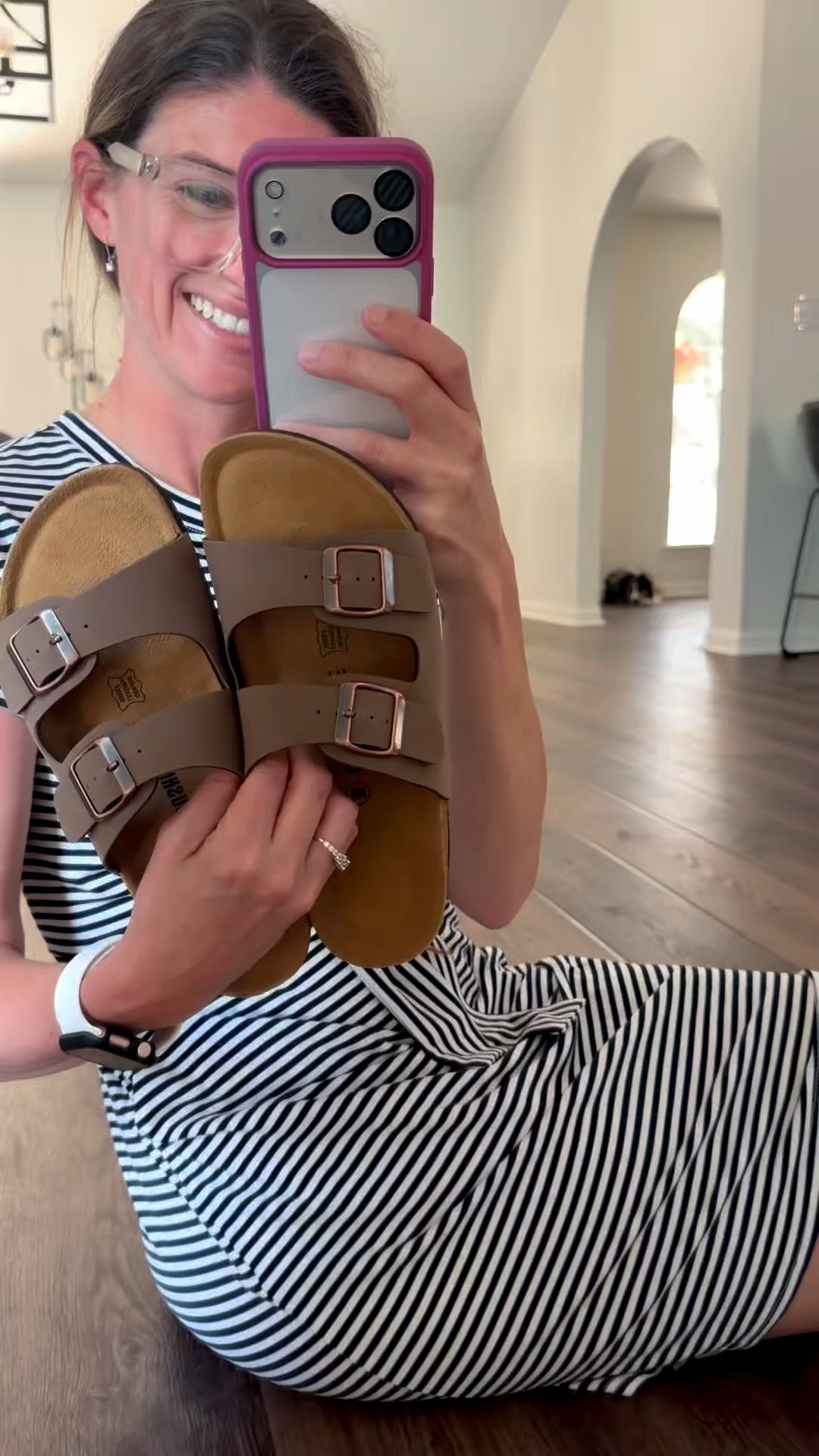 The Amazon sandals I keep reaching for 🤎

Cork footbed + adjustable straps and they go with everything.

Wearing my true size.