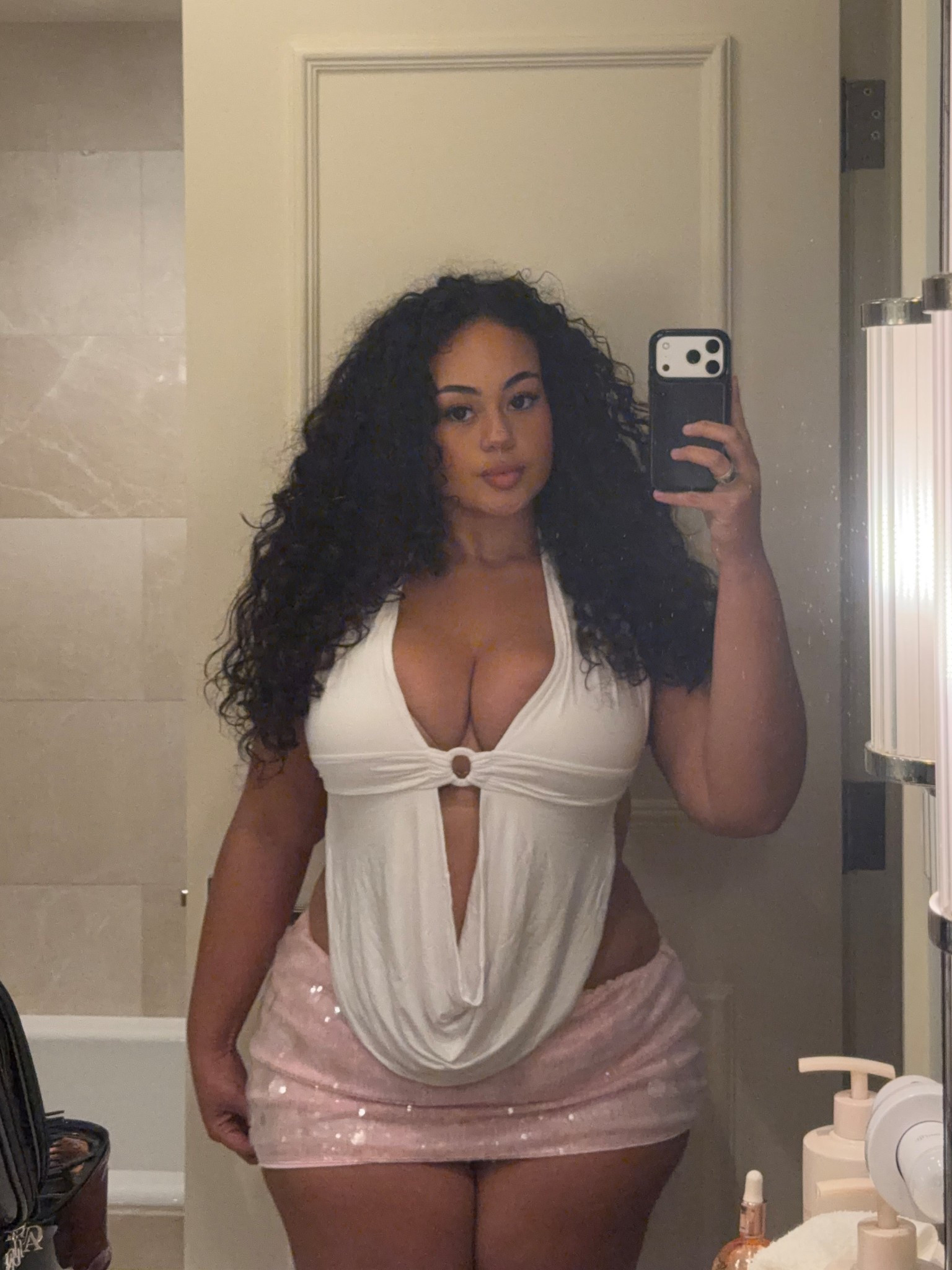 Wearing an XL top & XXL bottom



#LTKValentine #LTKootd #LTKPlusSize