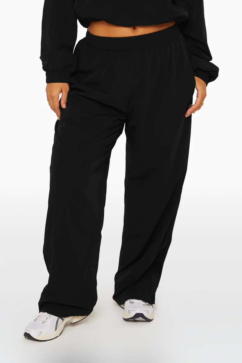 NYLON ZIP TRACK PANTS 
                            onyx | SET Active