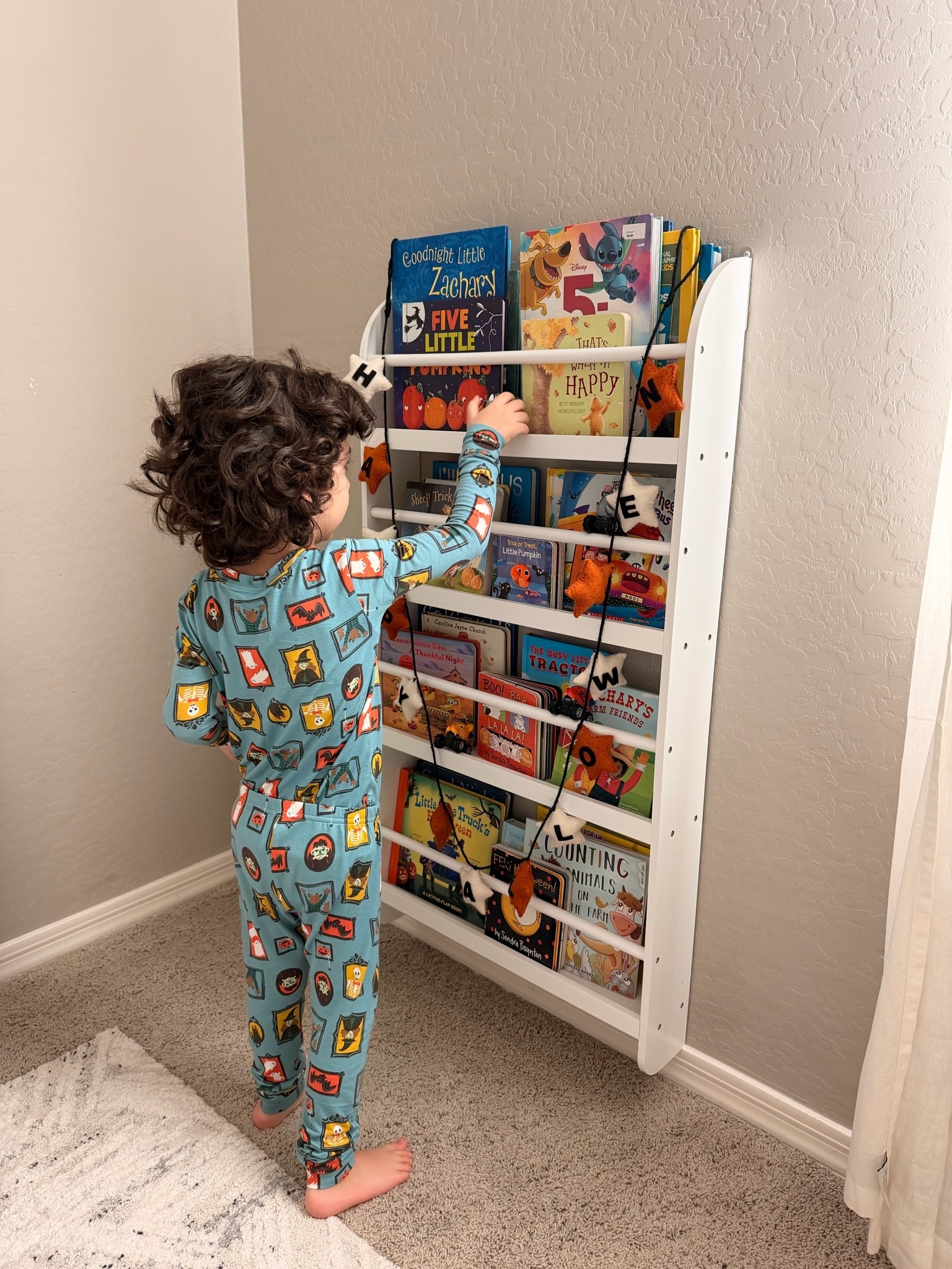 Wears 5T

#walmartfinds #toddlerpajamas #toddlers #toddlermoms #pajamasets #affordablefinds #walmartkids #carters #halloween #halloweeenpjsets #toddlerfinds