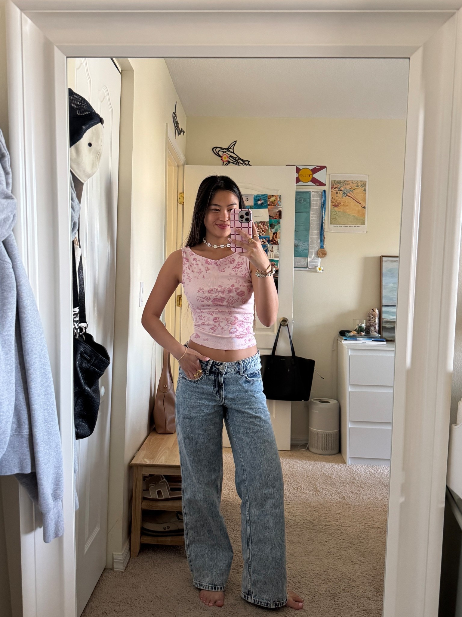 hollister galentines casual outfit inspo | jeans are adjustable! they have buttons on the side that can alter the waist. i’m wearing a size 00 in jeans and XS in top.

#LTKValentine #LTKootd #LTKgrwm