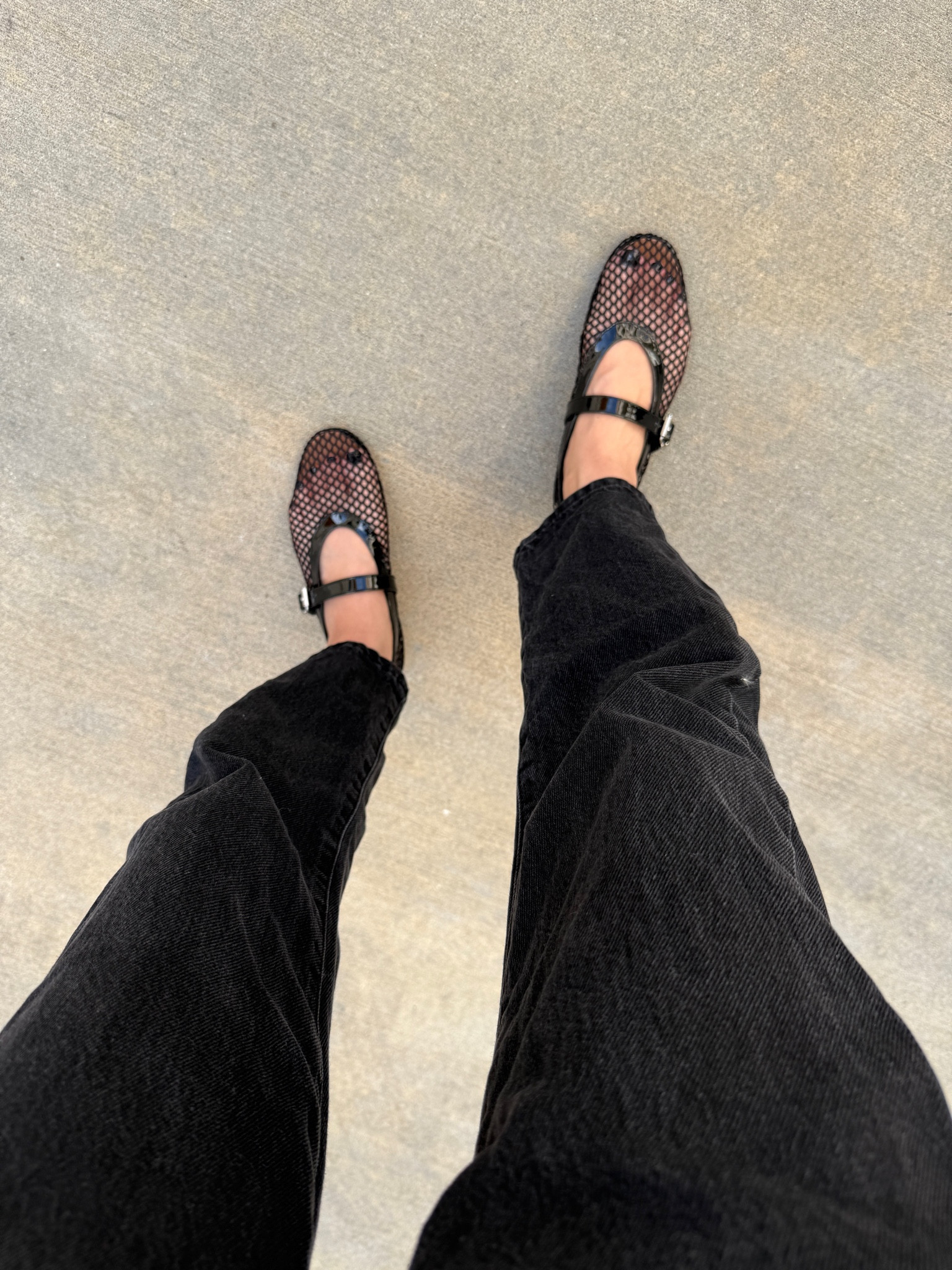 Mesh ballet flats that look like the designer version but is only $50! Surprisingly I wear them so much and really love them. They’re so comfortable and back in stock! Runs TTS

Mesh shoes, mesh ballet flats, ballet flats, fall shoes, fall outfit, fall fashion, Amazon, The Stylizt 



#LTKStyleTip #LTKShoeCrush #LTKFindsUnder50