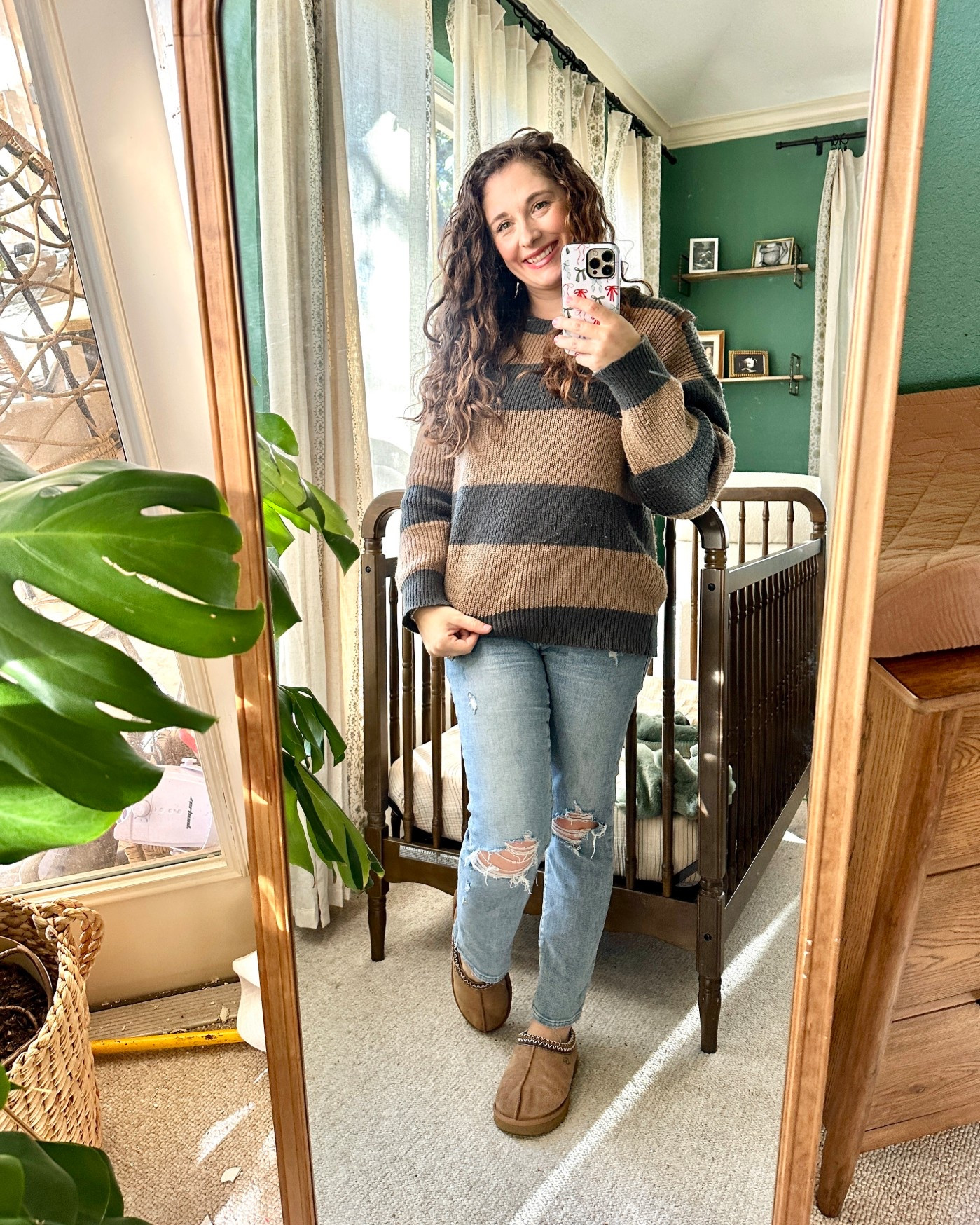 Sweater on repeat this winter 🤎
One of those easy throw-on pieces I keep reaching for soft, cozy, and perfect for everyday mom life. I love it with lived-in denim and slippers for mornings at home, but it’s just as good dressed up a bit for errands or school drop-off. A true wear-it-everywhere kind of sweater.

#LTKSeasonal #LTKFinds #WinterStyle #CozyLayers #MomStyle #EverydayOutfits #NeutralStyle

#LTKgrwm #LTKootd #LTKmomlife