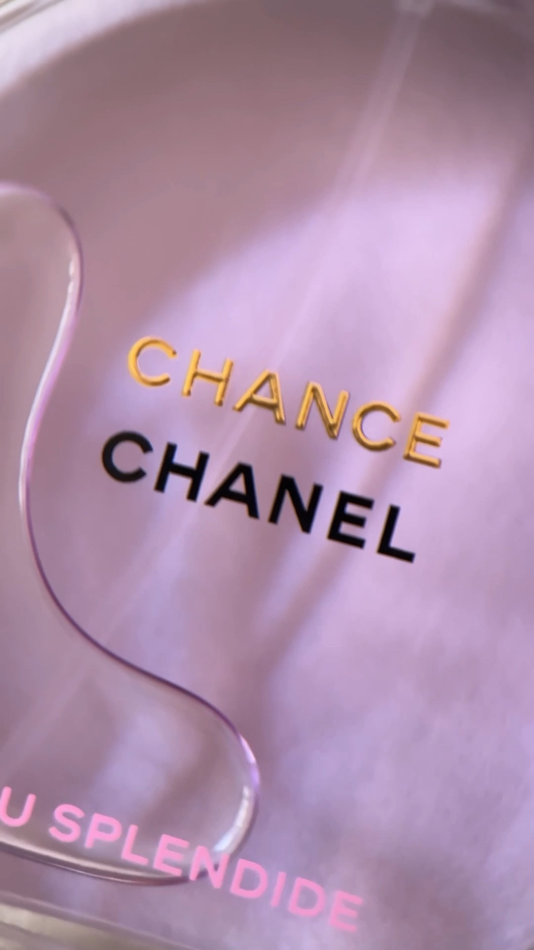 always take your chance! @chanel.beauty 💜

The new CHANCE EAU SPLENDIDE sweeps in like a breath of joy—a bright raspberry accord sparkles with crisp fruit and the soft allure of rose and violet, lifting the senses in a luminous rush. 

Magnetic. Complex. Splendid in every way.
@welovecoco #welovecoco #chaneleausplendide #chanelfragrance #chanelbeauty #takeyourchance #sotd #floralscent #perfumecollection



#LTKSummerEdit #LTKStyleTip #LTKBeauty