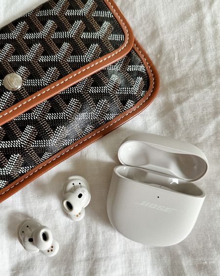 The best noise cancelling earbuds. They are an investment but worth it! #travel #bose #earbuds #fashionjackson

#LTKtravel