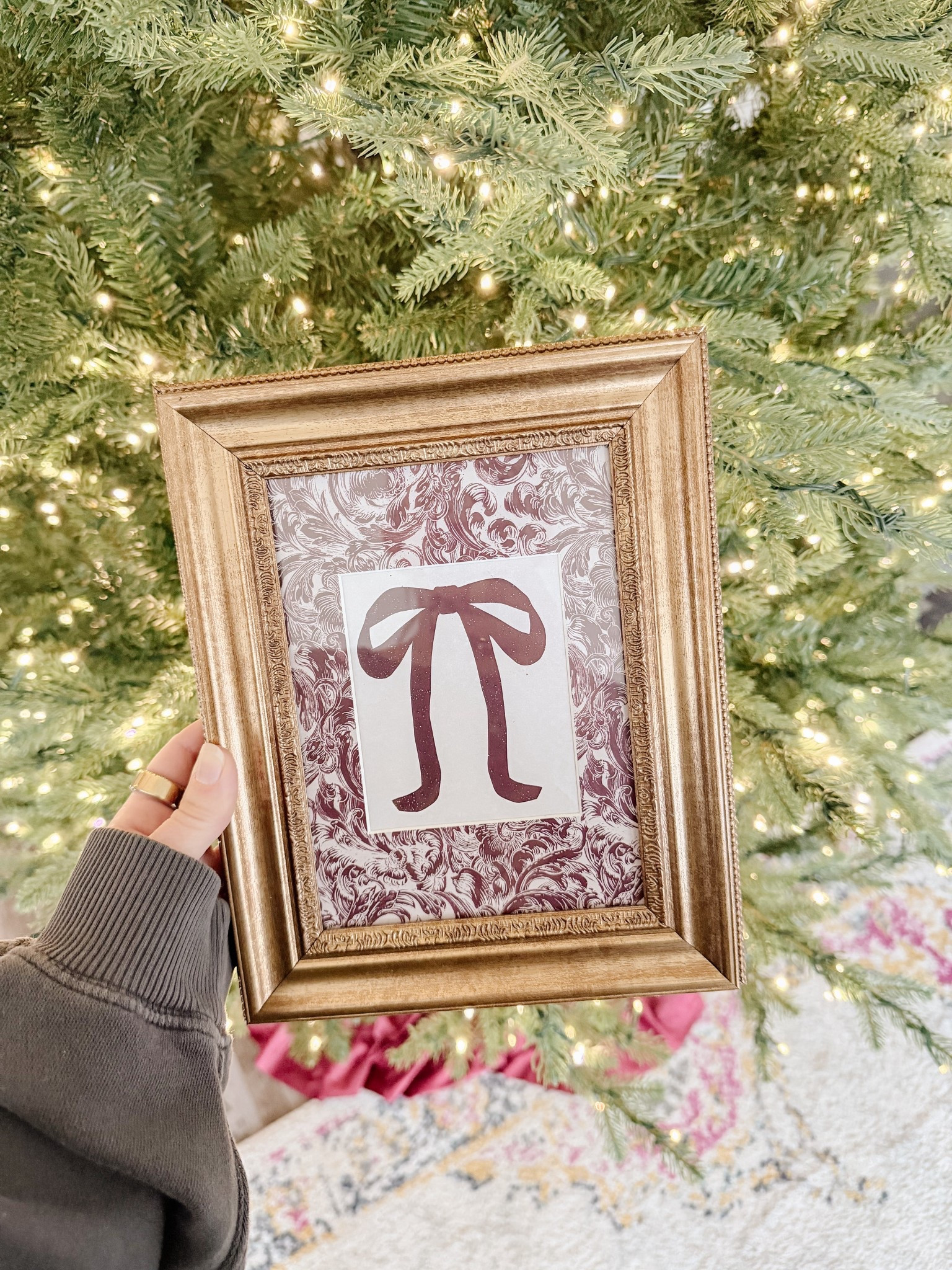 my favorite new Christmas art 🎀

#LTKHome #LTKHoliday #LTKSeasonal