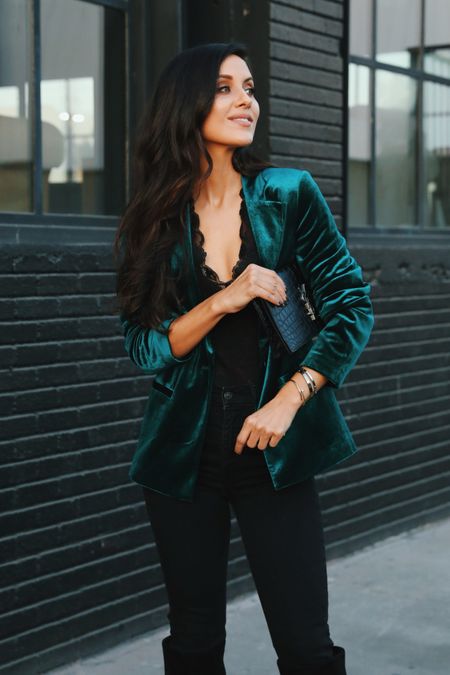 A velvet blazer is a perfect festive touch for those holiday gatherings 

#LTKHoliday #LTKstyletip #LTKparties