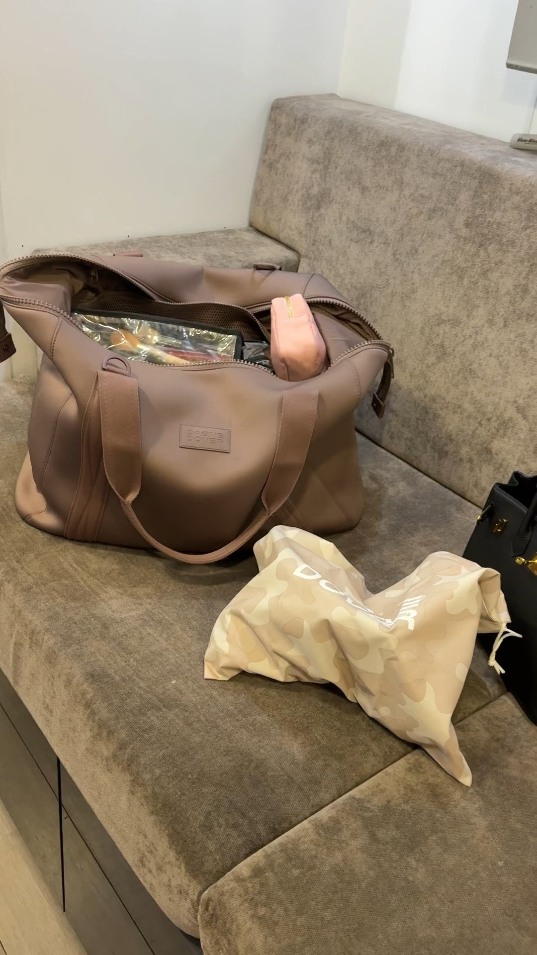 The best duffel ever! I use it for work & travel