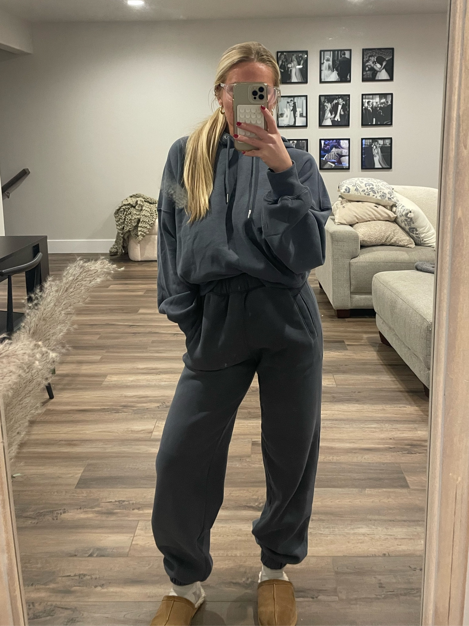 the softest sweat suit 
Sweatpants XXS 
Sweatshirt M 

#LTKfindsunder50 #LTKfindsunder100