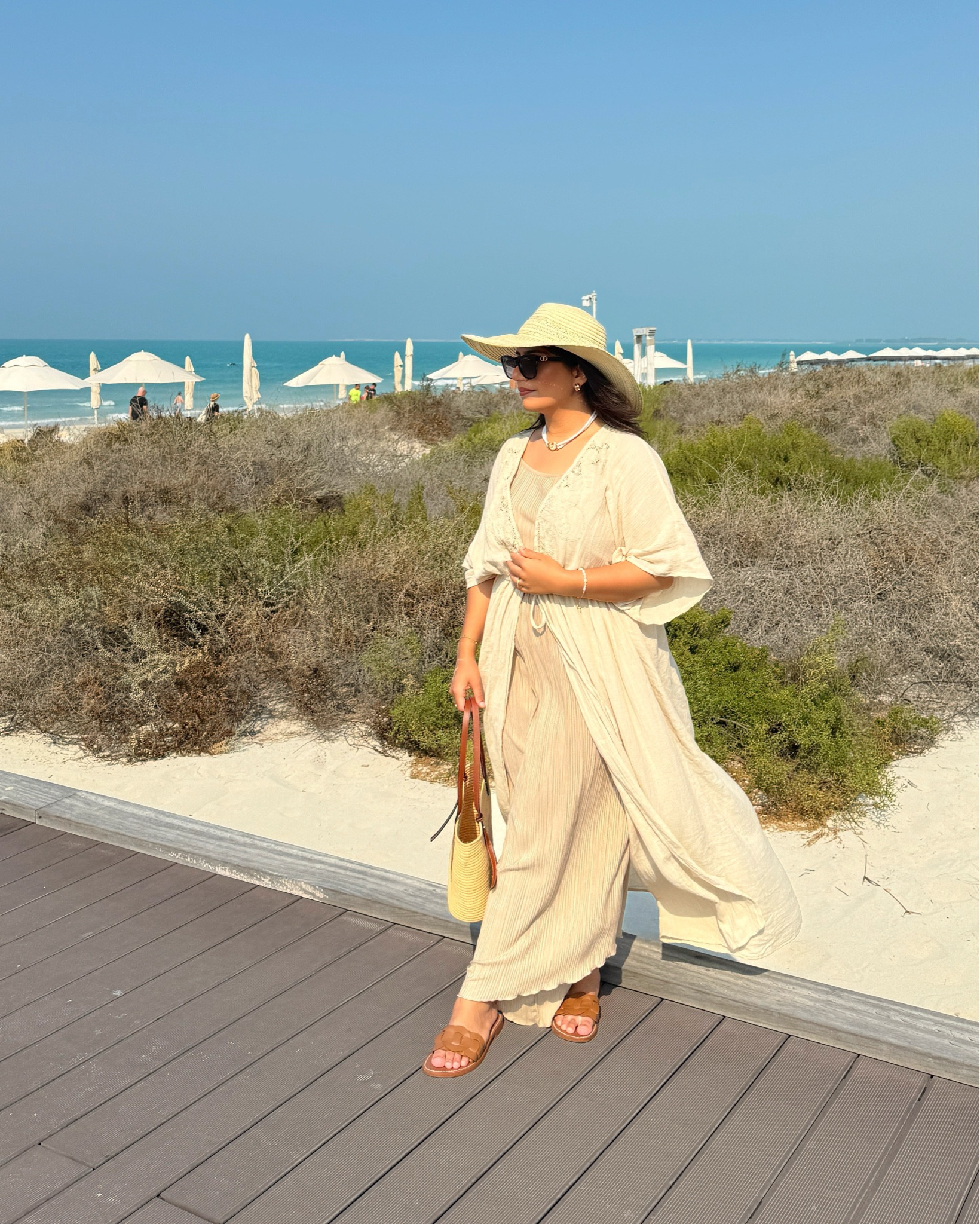 abu dhabi / dubai vacation &
holiday outfit. Primark beach kaftan paired with a slip dress from asos



#LTKsummer #LTKspring