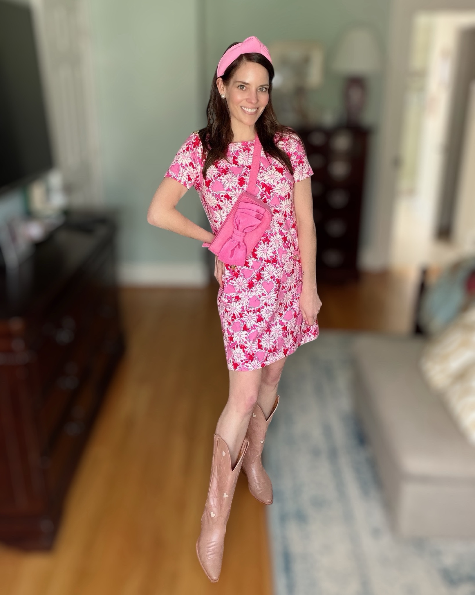 Pink Lilly Pulitzer Dress & Rose Gold Boots 💗


Such a fun, feminine outfit! 💗 This pink print shift dress is the perfect statement piece paired with rose gold western boots for a playful twist. I styled it with a pink headband and my bow crossbody bag from Dress for Cocktails to tie everything together. Perfect for brunch, spring events, or a girls’ day out.

You can use code PREPPYREBEL for 25% off my bow bag from Dress for Cocktails 🎀

pink Lilly Pulitzer dress outfit, preppy pink outfit, western boots outfit, spring brunch outfit, feminine preppy style, pink headband outfit, statement boots outfit, spring event outfit, colorful preppy fashion, cute spring outfit 💕

#LTKspring #LTKspringtrends #LTKootd

#LTKPetite #LTKWorkwear #LTKspringtrends