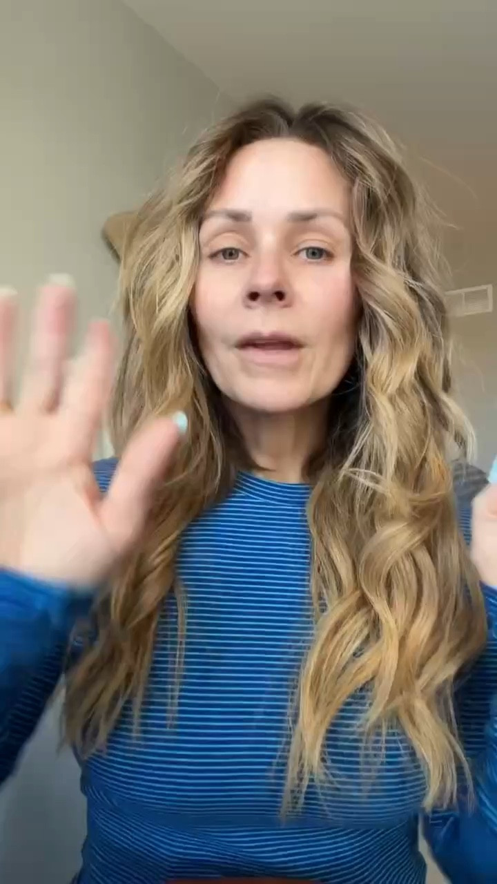 5 minutes is all it takes to feel so much better ✨

You don’t need a full glam or an hour in front of the mirror—just a few simple steps to look refreshed, put together, and ready for your day.

Save this for your busy mornings 💄⏱️