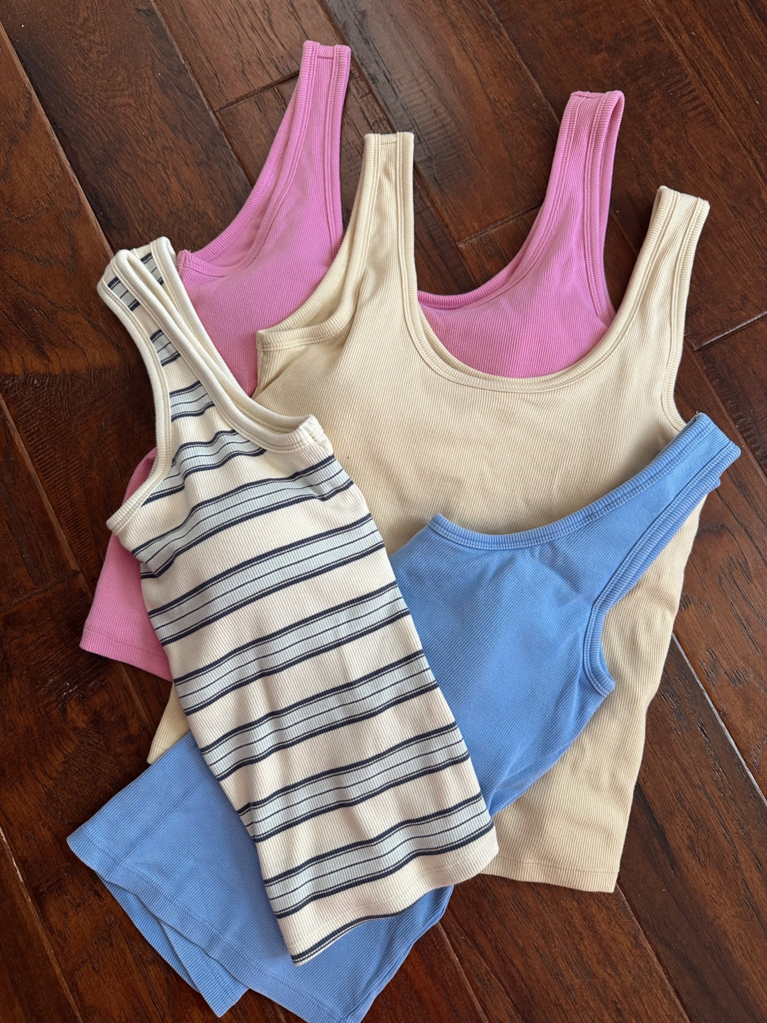 Abercrombie bra free scoop neck tanks 👏 so many pretty spring colors! A staple!! I wear the large 


Abercrombie style
Abercrombie tops
Closet staples
Spring outfits 2026