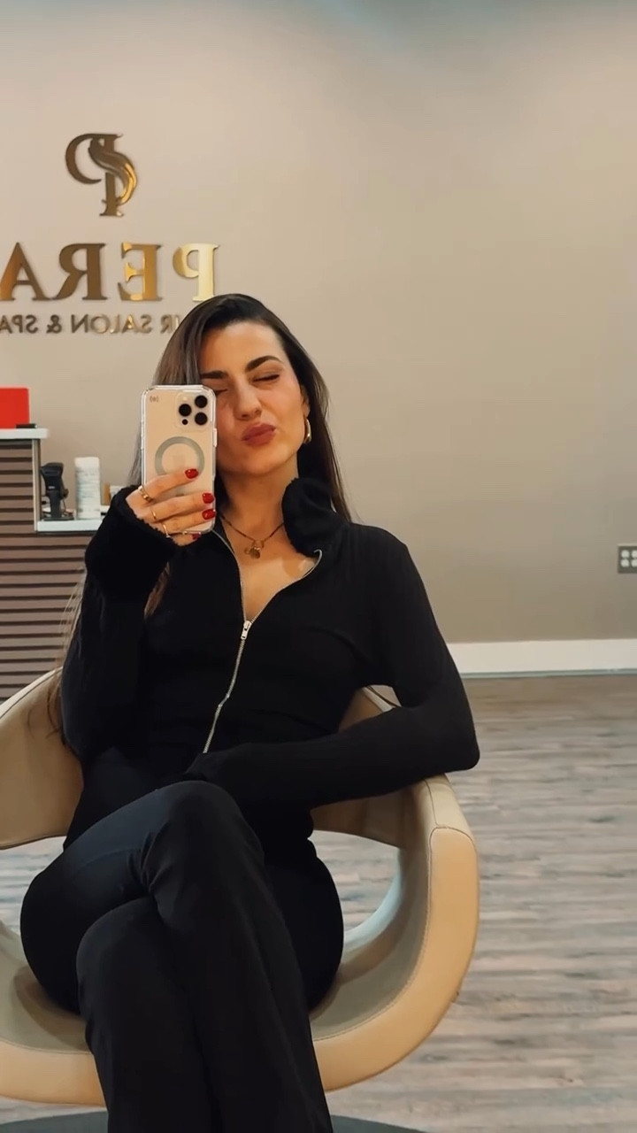 Hair day w ma best person!! 💋🔥 @glamhairbyselda

Do you crave it? 😘😋