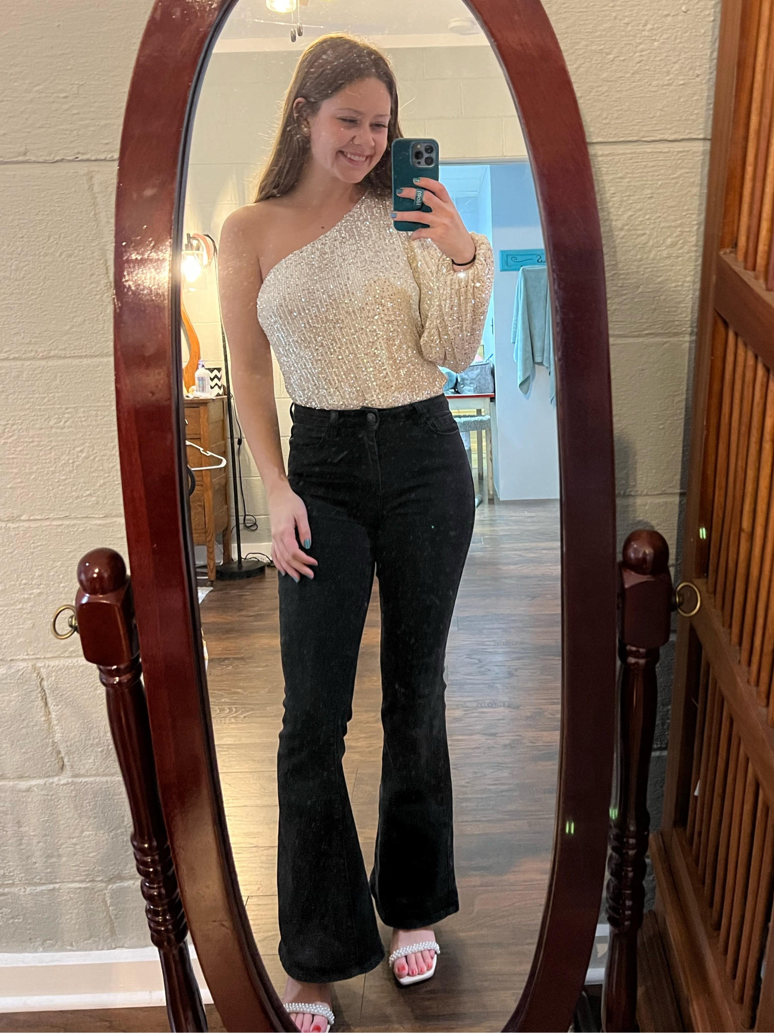 Pink Lily bodysuit, size small! Target “A New Day” Heels, under $40!

New Years shoes, new years, new year’s eve, New Year’s Outfit, Holiday Party, holiday, holiday outfit, holiday shoes, sparkly heels, wedding

#LTKHoliday #LTKparties #LTKSeasonal