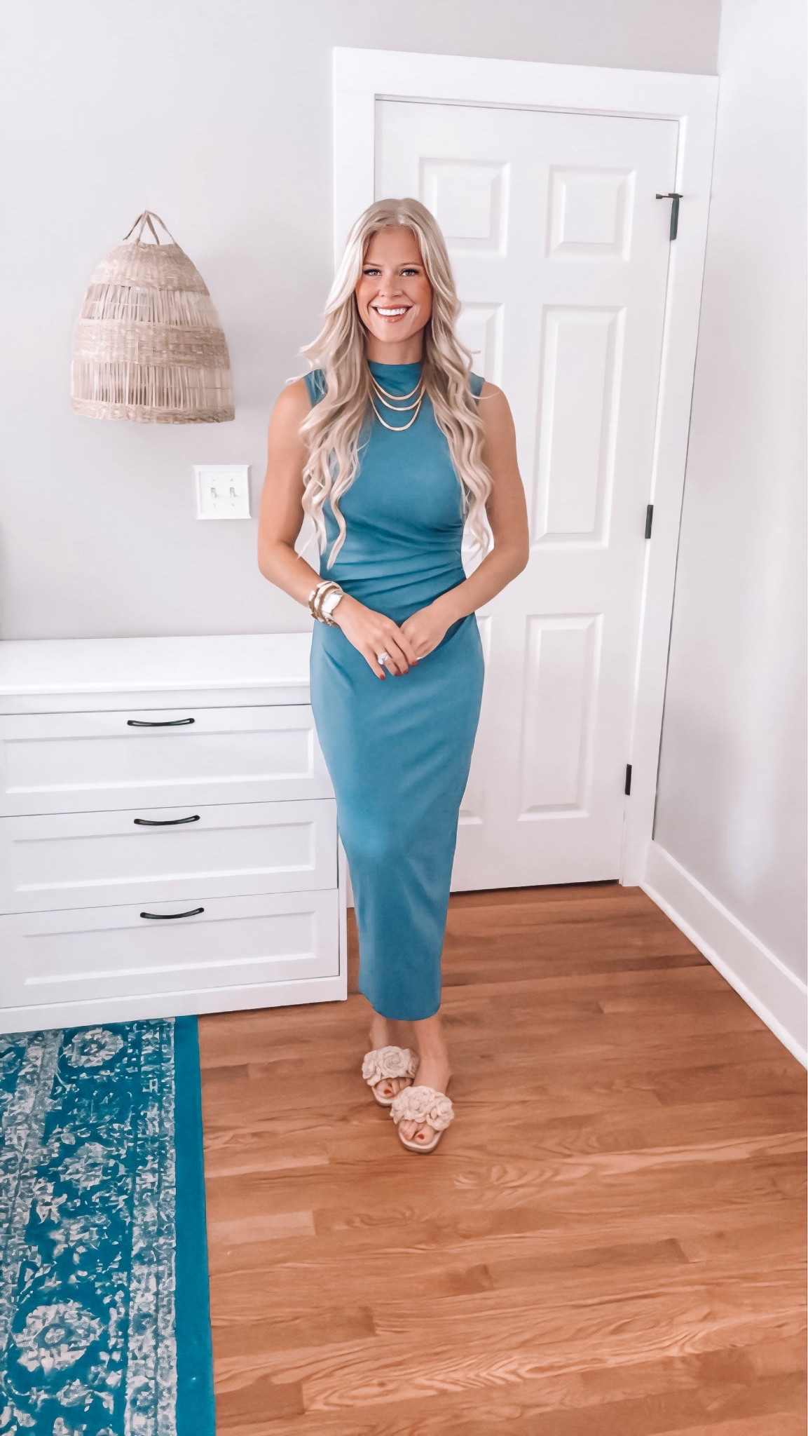 My best kept secret and what I wear under my dresses… these shorts! I’ve never found shapewear that actually sucks you in AND doesn’t make you feel like you’re wearing them… these do both! 

Wearing size small in the shorts and dress!

#shapewear #everydaybra #wirelessbra #seamlessbra #amazonfinds