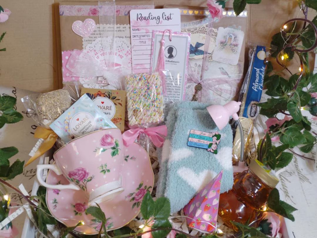 Blind Date With a Book Box , Book and a Tea Cup , Book Lover Gift for Her , Bookish Gifts - Etsy | Etsy (US)