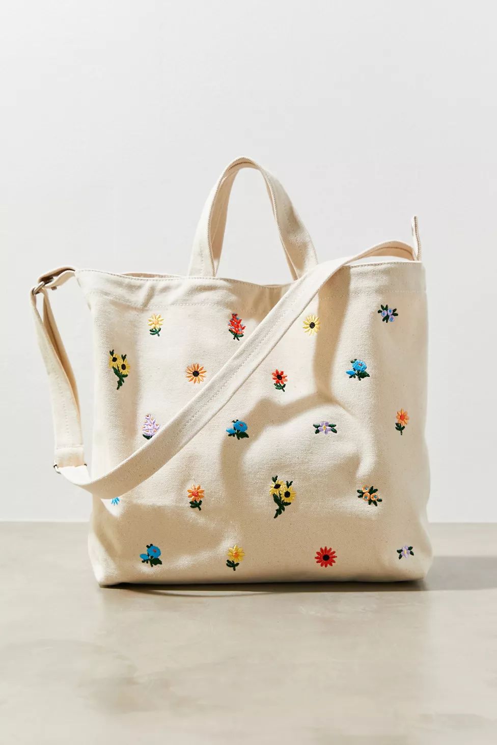 BAGGU Embroidered Horizontal Duck Bag | Urban Outfitters (US and RoW)