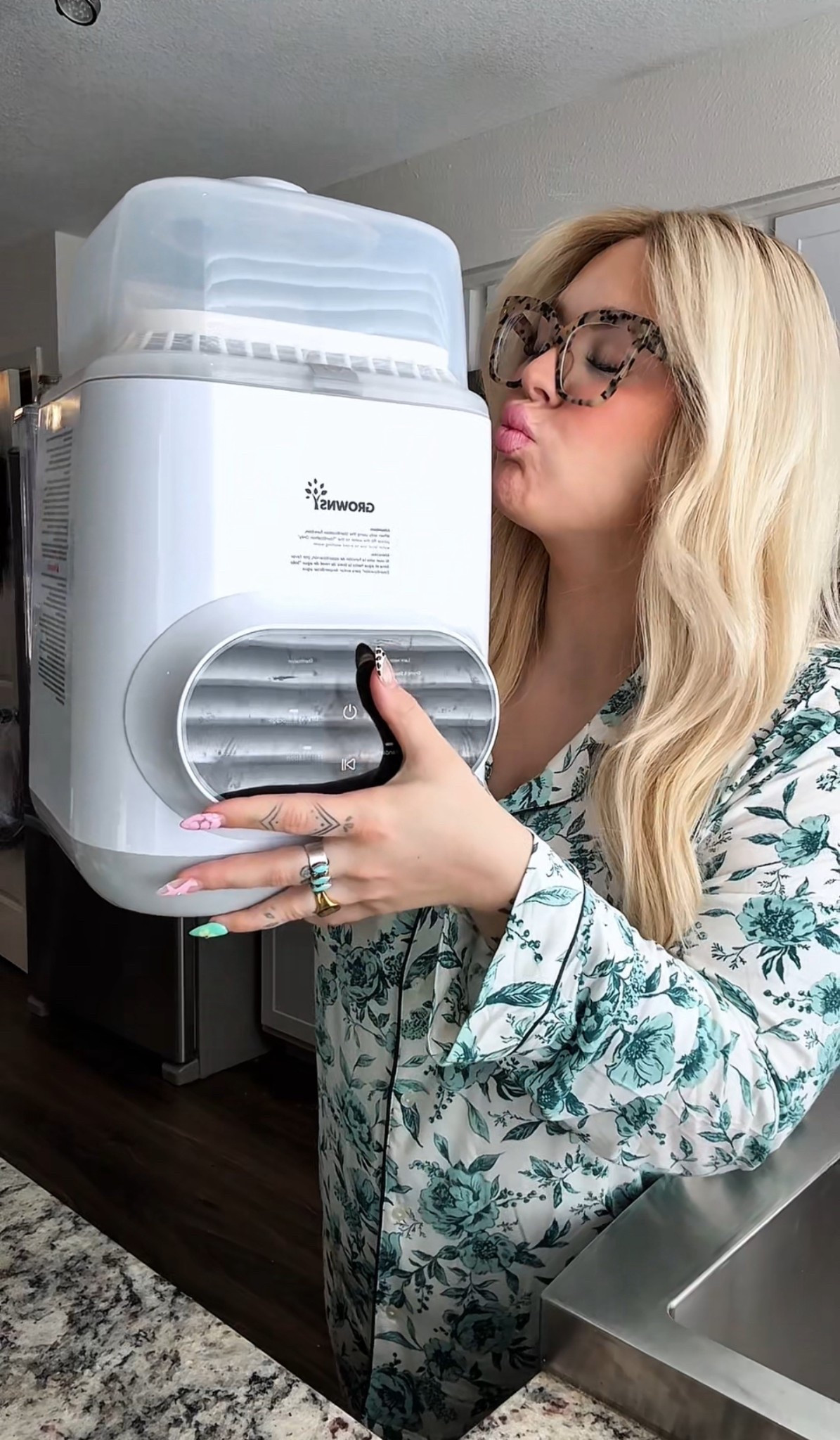 Grownsy bottle washer 
Code: MODERNMA13 save money 