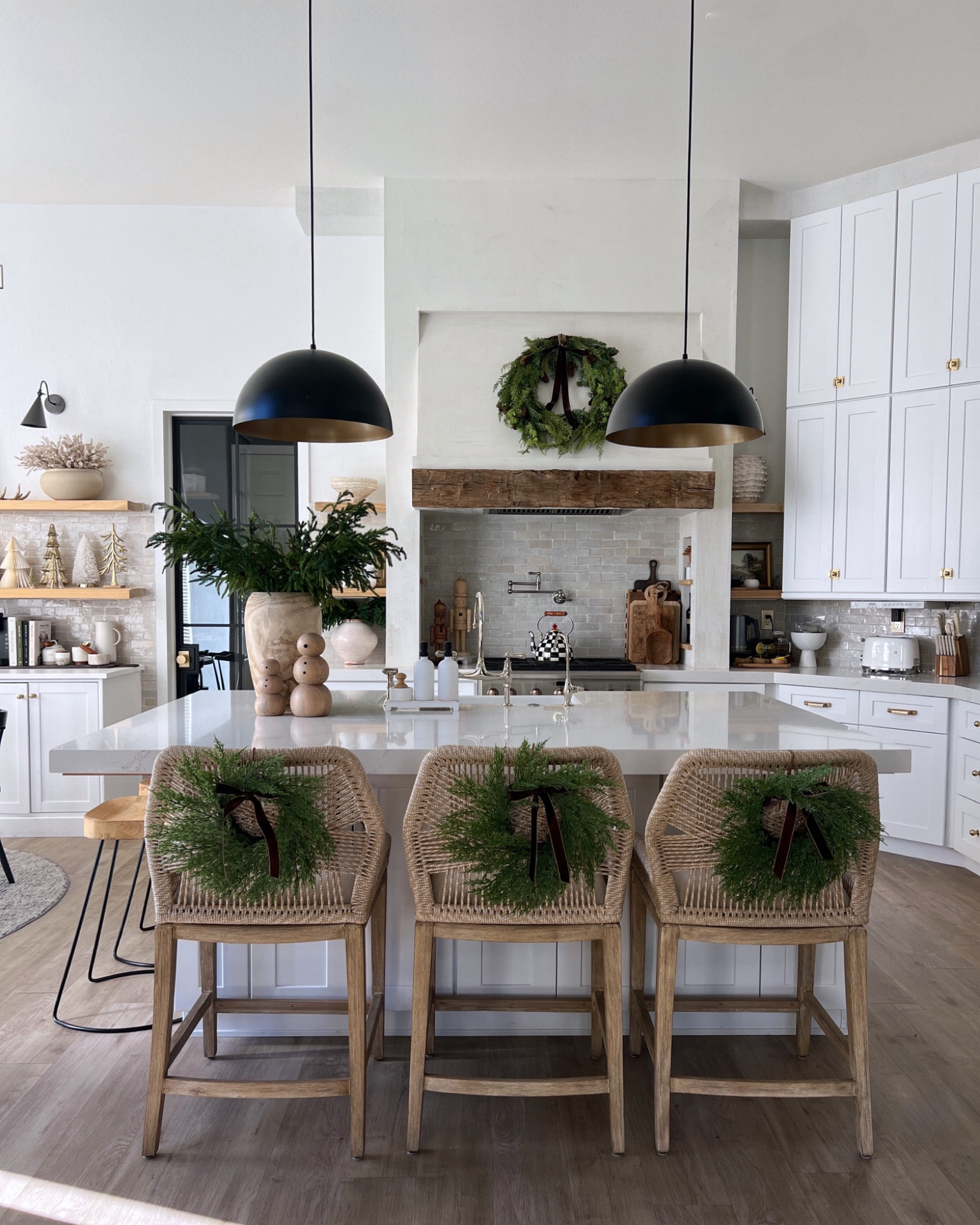 Kitchen decorated for the Holidays 🎄🤎

#LTKfindsunder50 #LTKfindsunder100 #LTKHoliday