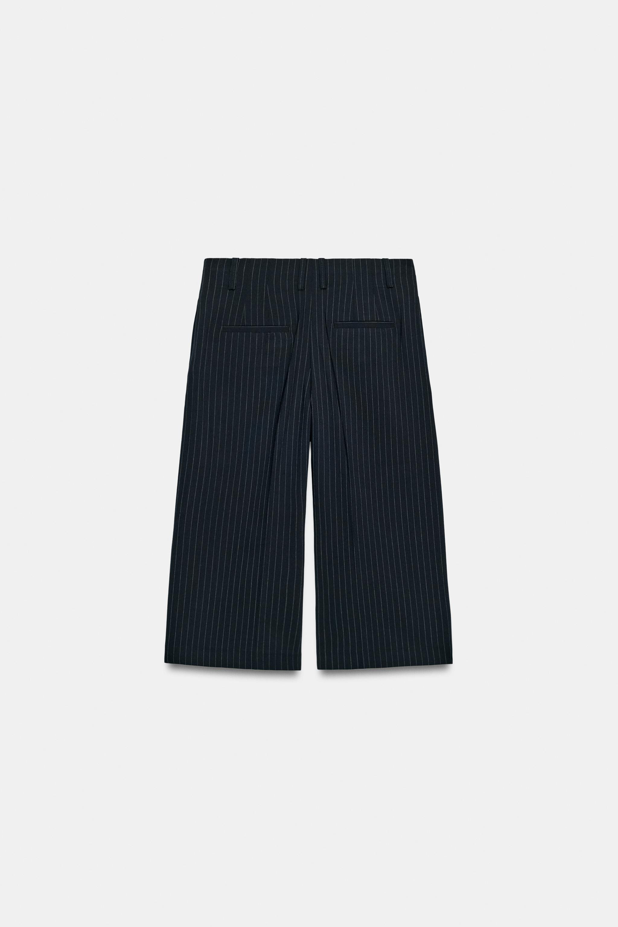 Model height: 181 cmZARA WOMAN COLLECTIONBermuda shorts made from a viscose yarn. Featuring a mid... | Zara UK