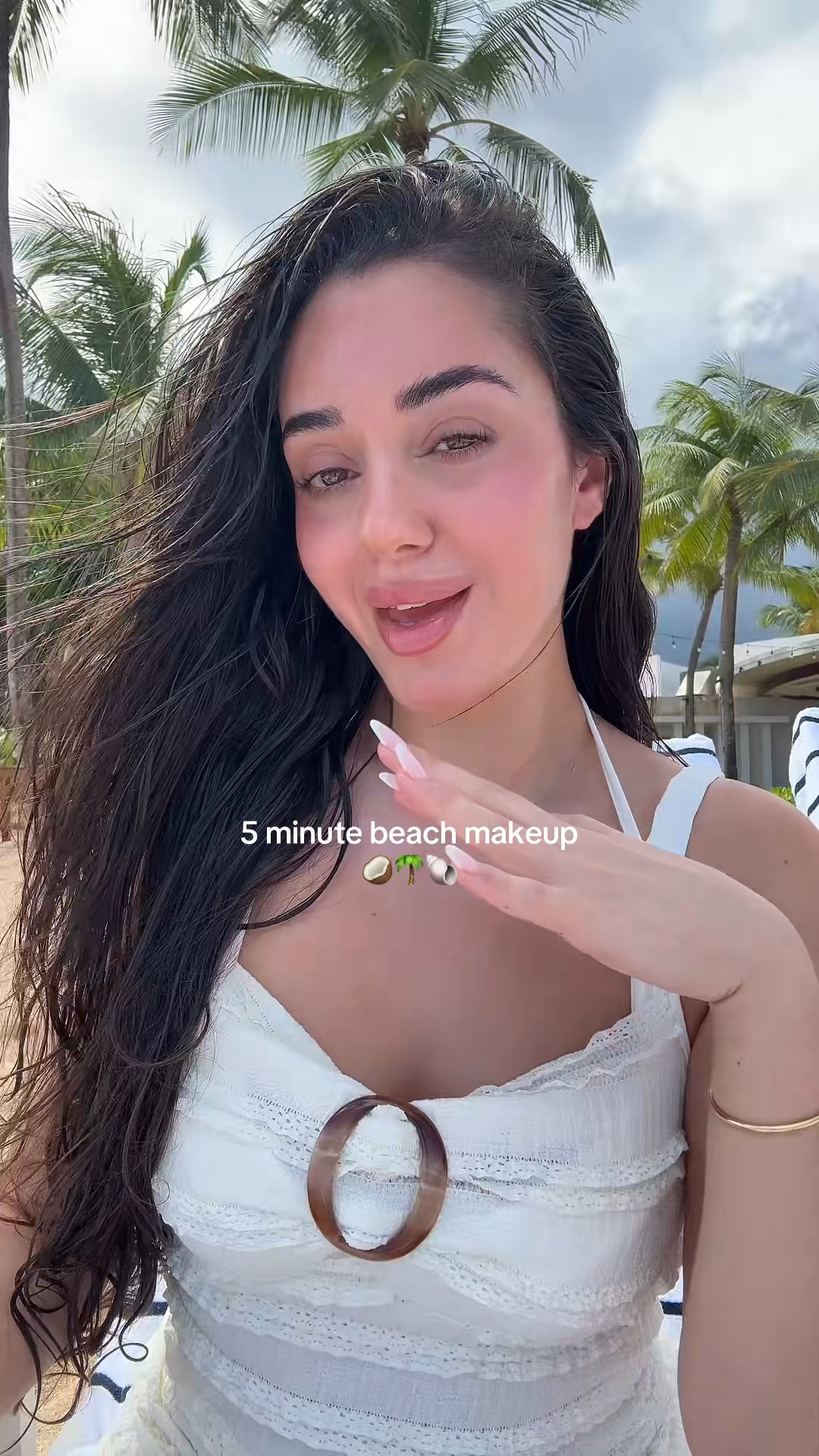 grwm besties beach edition.. my easy glowy 5 min makeup routine ✨

products: 
@Kosas sunscreen concealer
@Saie bronzer
@rhode skin blush
@Huda Beauty lip stain
@Kylie Cosmetics lip butter
@Loving Tan freckle pen

#grwm #makeup #beachgrwm #makeuptutorial #makeupinspo 