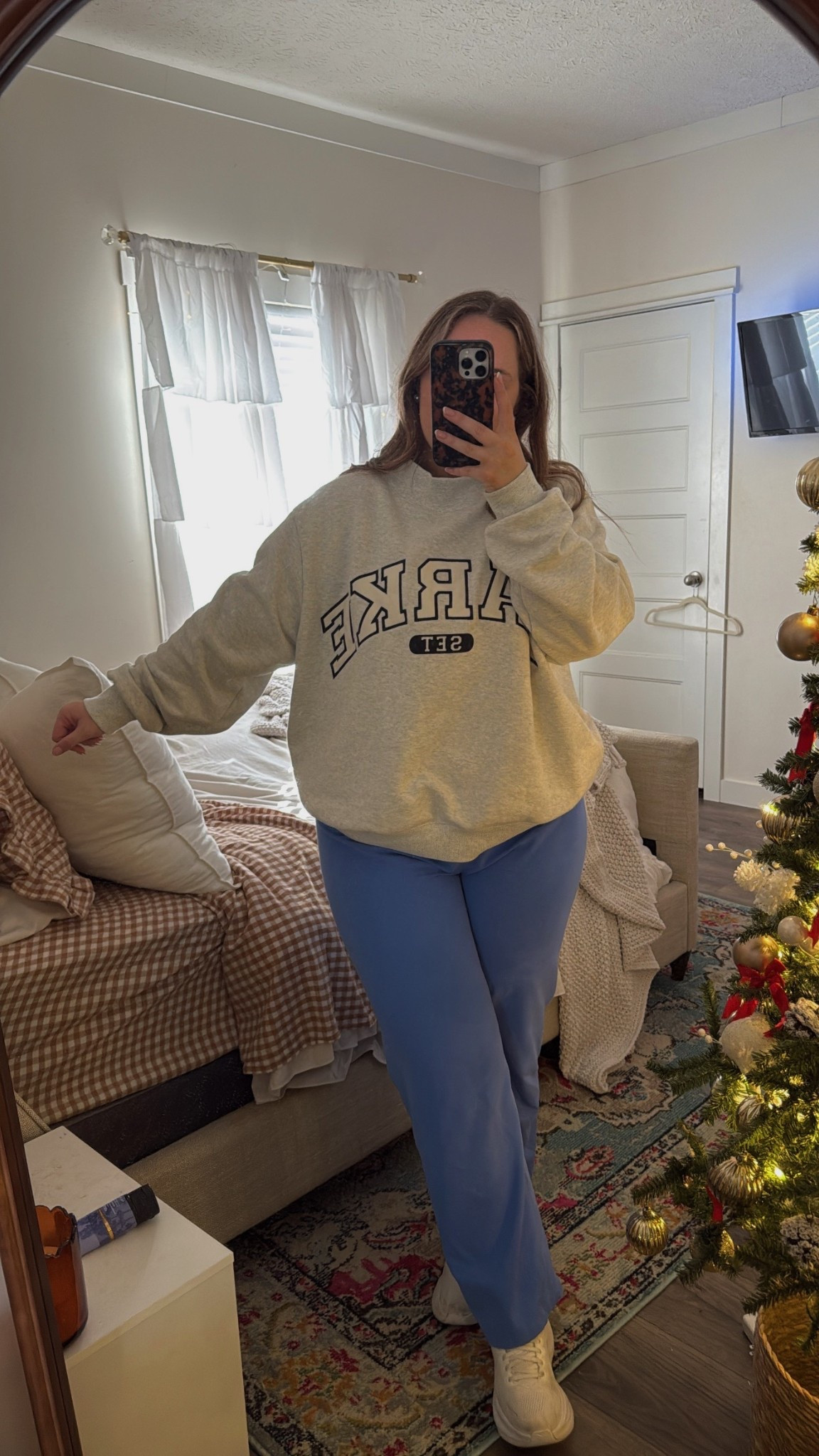nursing school OOTD🩵 


WEARING:
PARKE: size L/XL
scrub pants: size XXL (figs runs small)

#LTKMidsize