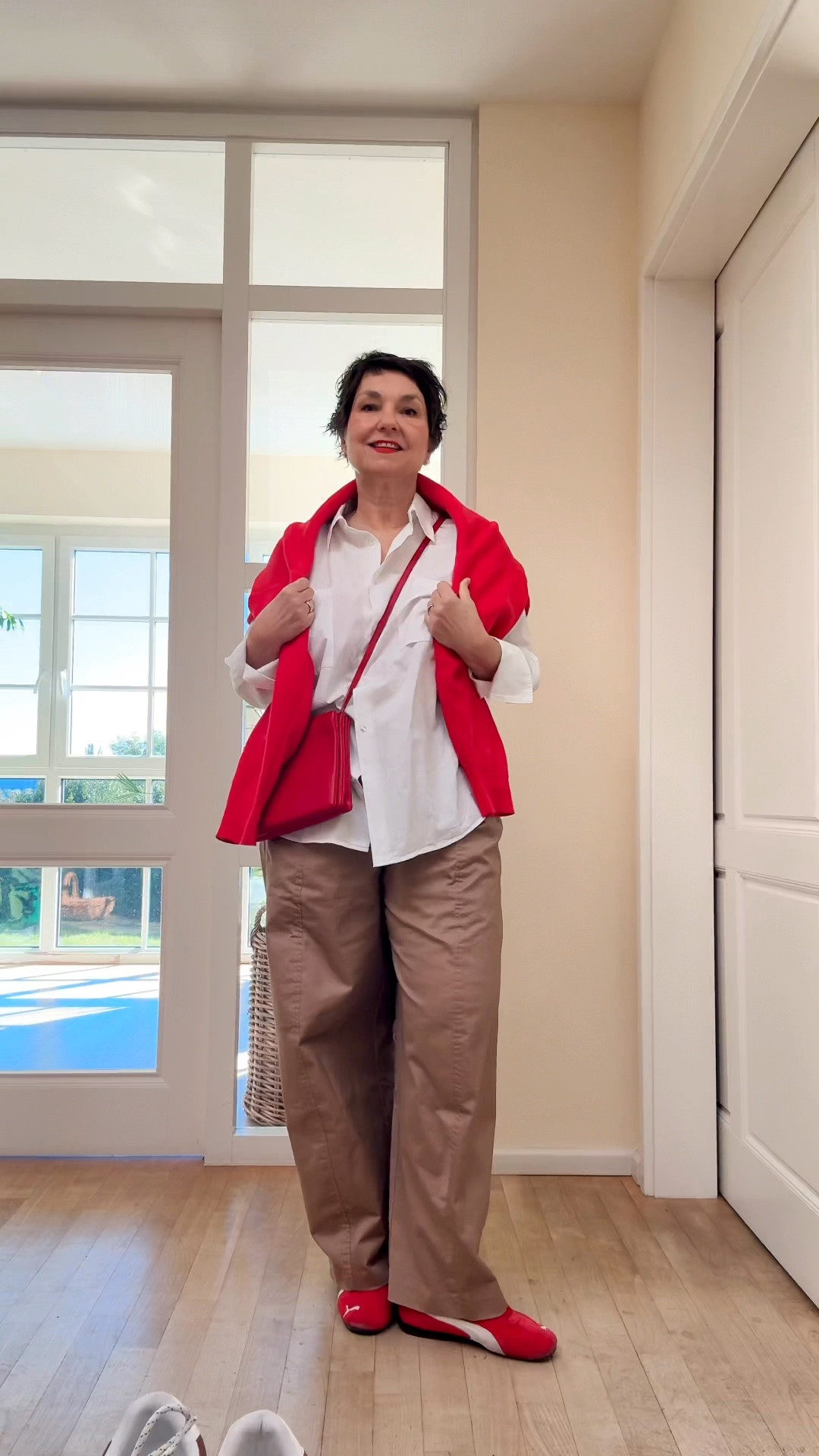 Herbstoutfits für Frauen über 50: braune Barrel Hose, weißes Hemd, rotes Sweatshirt


Fall outfits for women over 50

#60plus
#50plus
#plussize
#herbstlook
#herbstoutfit
#everydaylook
#ltkautmn

#LTKdeutschland #LTKmidsize #LTKü50