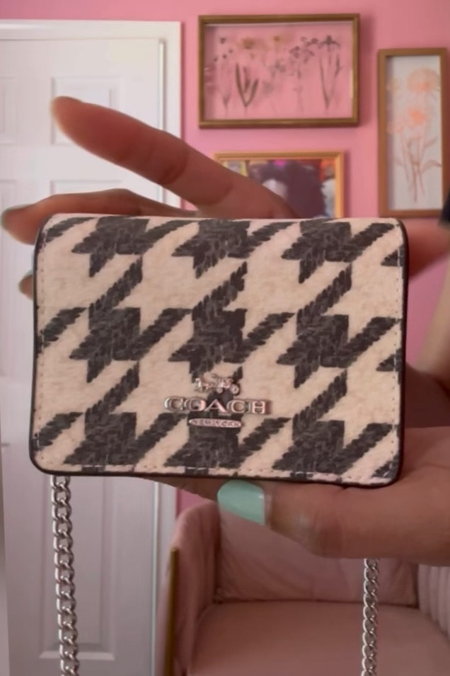The cutest mini crossbody wallet 🥰

#LTKFindsUnder100 #LTKItBag #LTKStyleTip