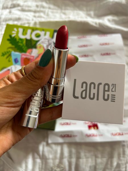 Batom velvet glam e pó compacto translúcido da Lacre21. 
Maquiagem perfeita. 
CUPOM UAUBOX👉🏽 BENVINDO 

#LTKbeauty #LTKbrasil