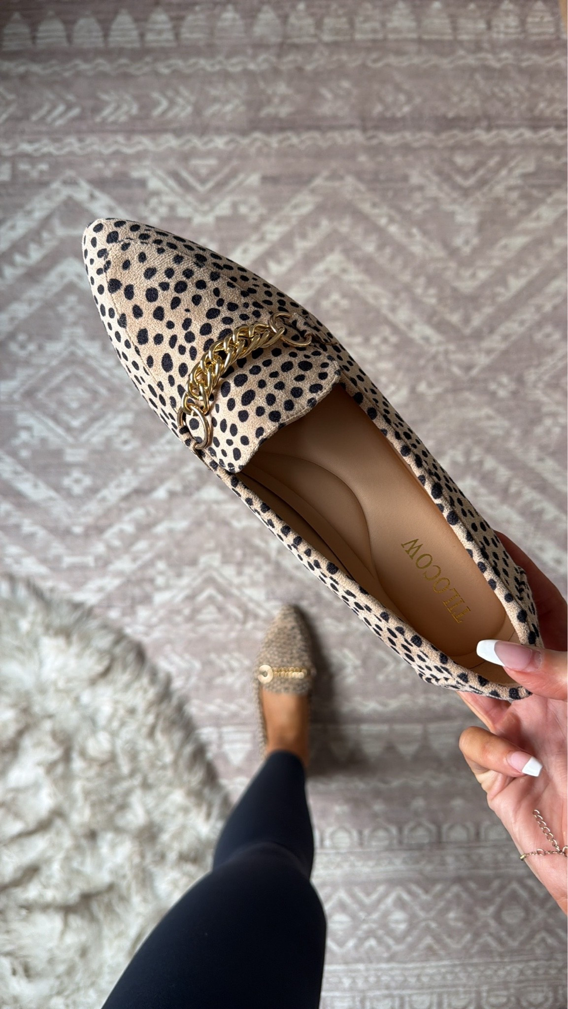 These flats are everything! So cute, comfy and stylish. Perfect for work and a little dressy for any day. Love the leopard print but there are many color options! TTS!