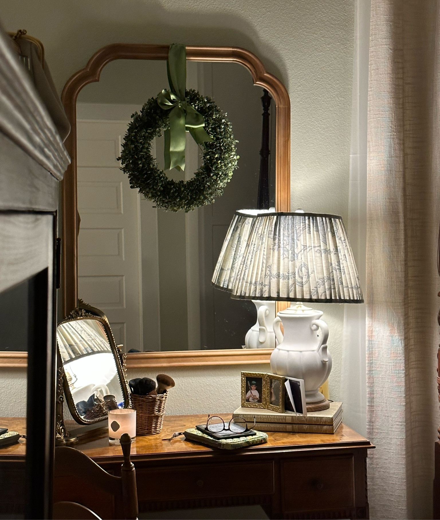 My nightstand 📖☕️

#LTKHoliday #LTKstyletip #LTKhome