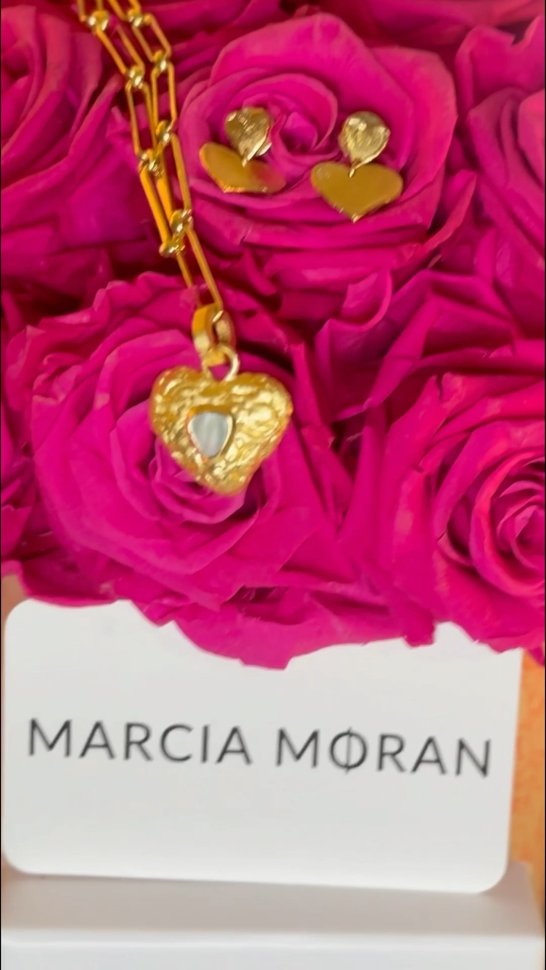 Is the month of LOVE and my friends from @marciamoran sure know how to get all eyes on you! 