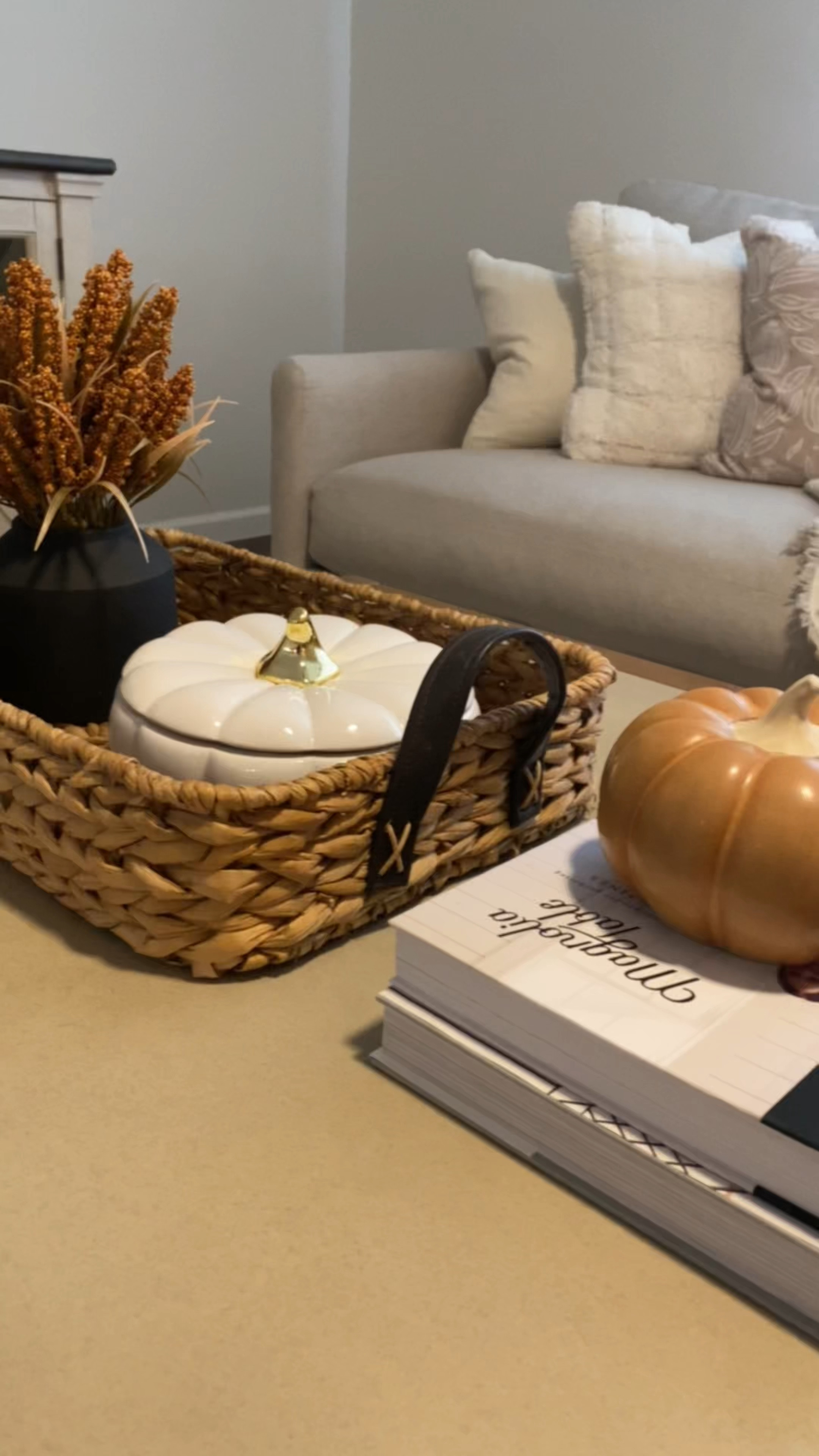 Cozy fall living room 🍂 Fall home decor is my favorite! Kirklands, homegoods, Marshall’s, TJMaxx and Target are my go to stores for seasonal decor.



#falldecor #livingroom #pumpkinpillow #fallpillows #fallcandles

#LTKhome #LTKSeasonal #LTKunder50