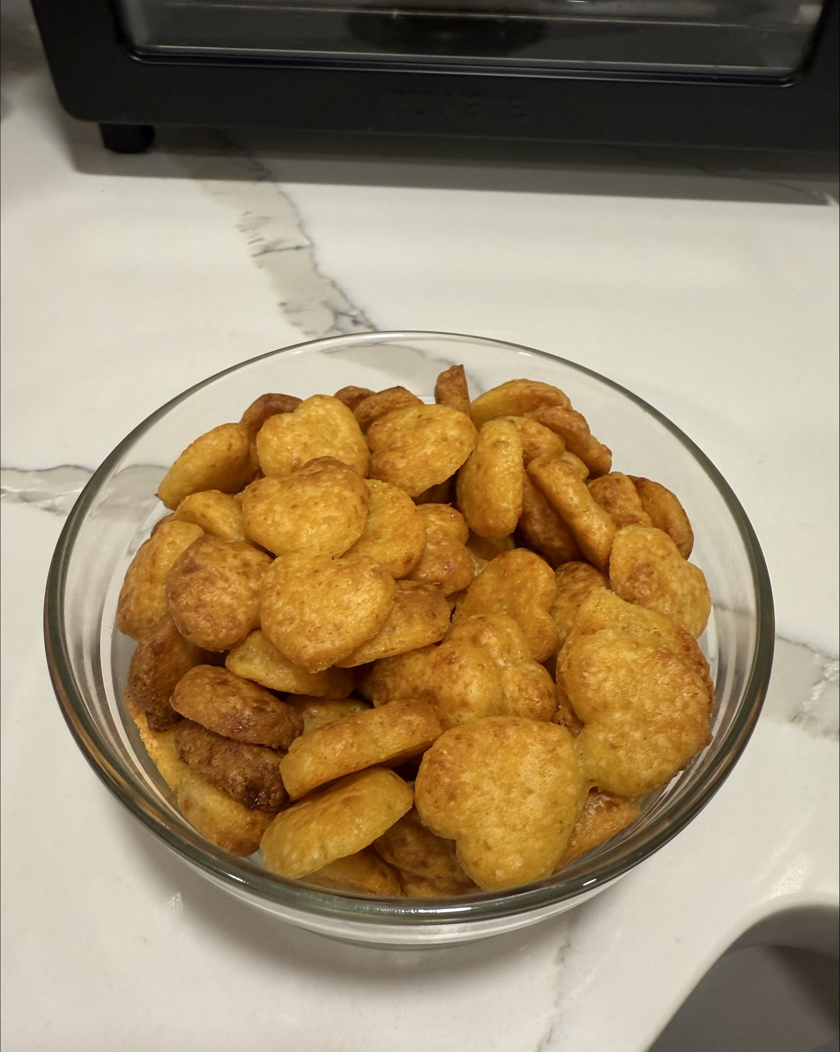 🍞🧀 Baking night = baking my heart out! Fresh out of the oven → a fluffy, high-protein gluten-free bread and crispy gluten-free cheddar cheese crackers. Perfect for anyone looking for healthy, protein-packed snacks and bread alternatives that are both delicious and VSG-friendly.

✨ Whether you’re meal prepping, snacking, or just love to bake, these recipes prove that gluten-free baking can be easy, tasty, and satisfying.

#LTKHome