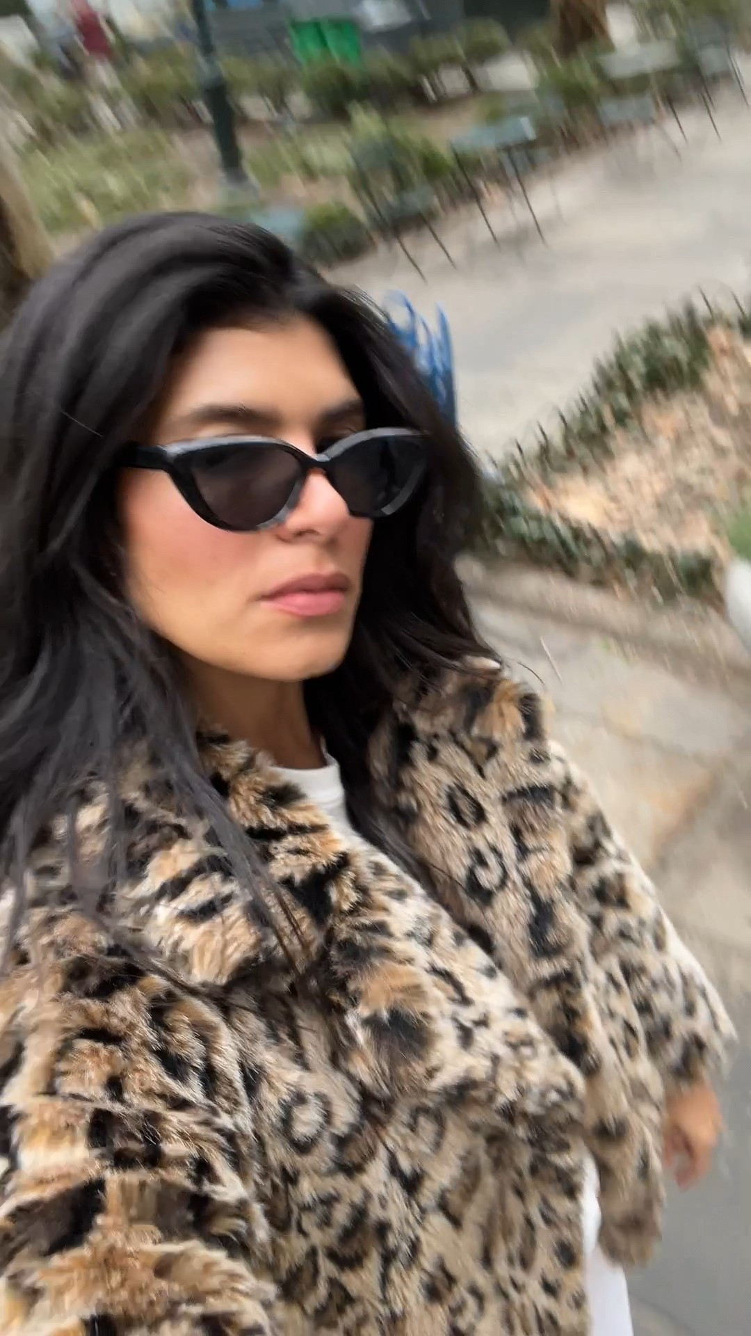 Meow 😻 

#fuxfurcoat
#rollingstonestshirt
#baggyjeans
#pontieshoes

#LTKFindsUnder50 #LTKSeasonal #LTKStyleTip