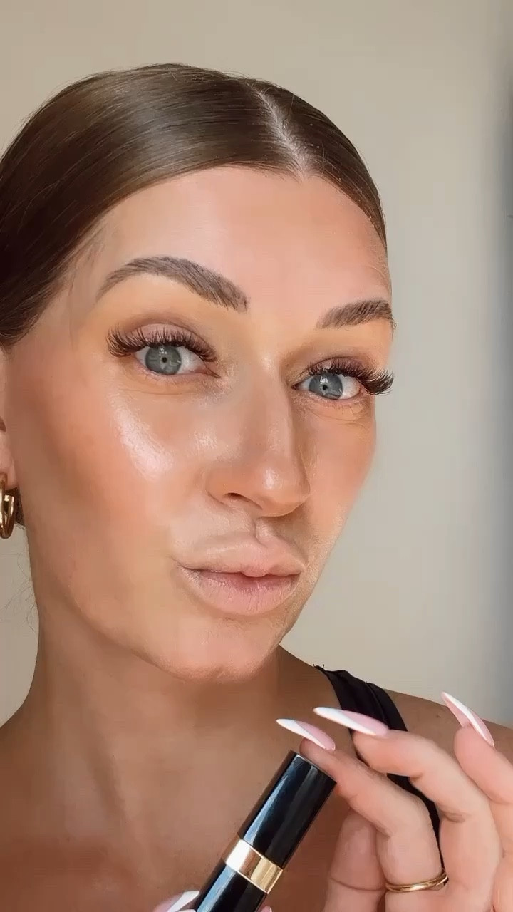 See the newest addition to my makeup collection applied! I’m loving this barely there nude lipcolour! 

#beauty #makeup #chanel #chanelbeauty #nudelips #nude #barelytheremakeup

#LTKbeauty #LTKVideo #LTKGiftGuide