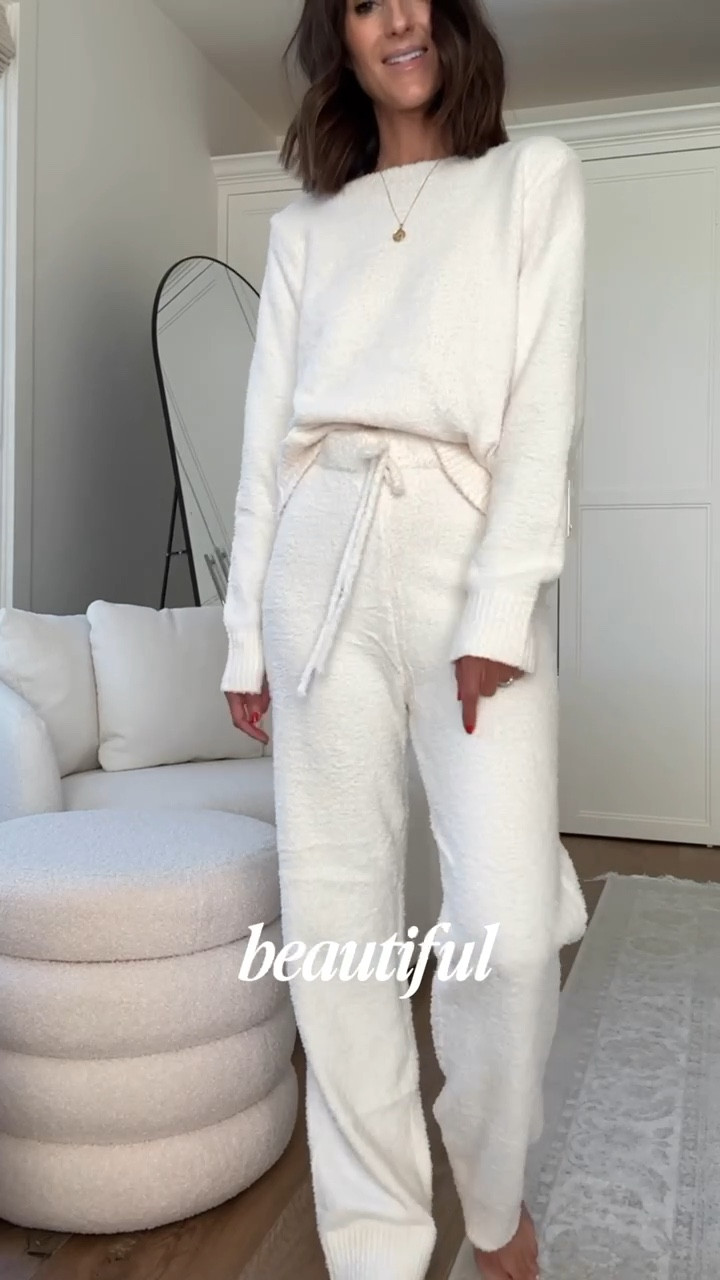 If you love coming home and slipping on something comfy, this set is for you! I’m just shy of 5-7” wearing the size small 
StylinByAylin, Aylin #amazonfinds #amazon #comfyset #sets #ootd 

#LTKStyleTip #LTKFindsUnder50 #LTKSeasonal