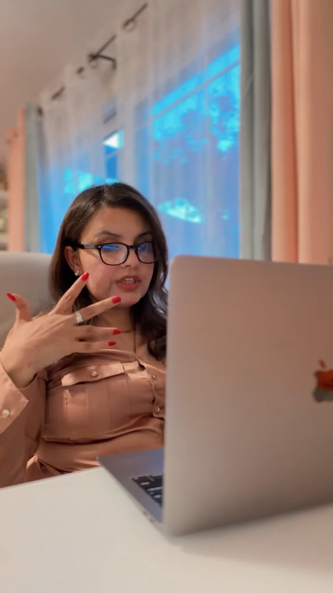 The quickest way to relax after a long day? A few minutes with this head massager. Instant scalp therapy, instant mood reset. 💆‍♀️✨

Self-care is as simple as a good scalp massage. Stress melts away, and suddenly everything feels lighter.

@yeamon_beauty 

#ad #ScalpCare
#HeadMassager #SelfCareRitual
#nervoussystemreset