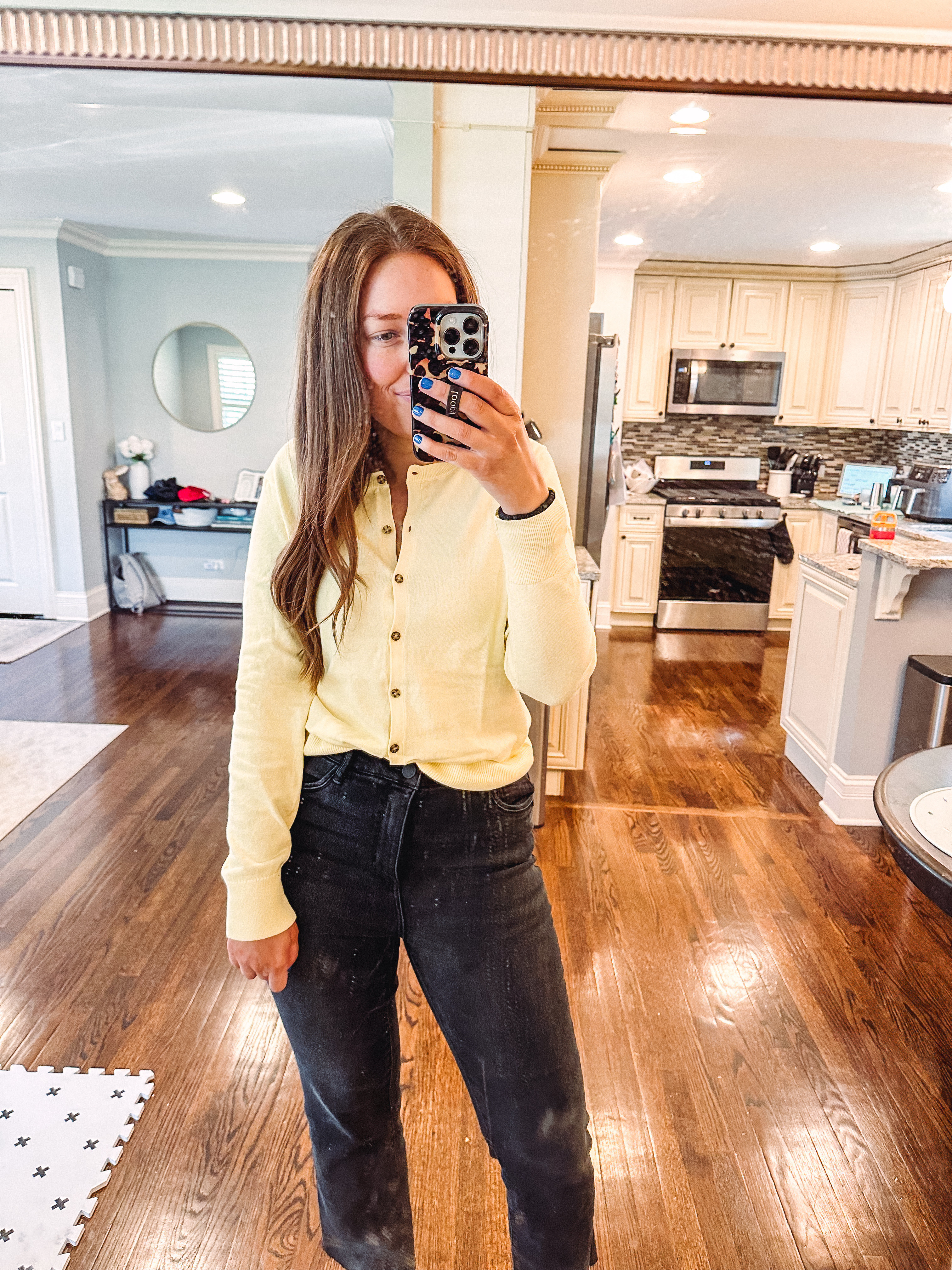 Wearing size L 



Butter yellow / midsize / cardigan / spring outfits / teacher outfit 