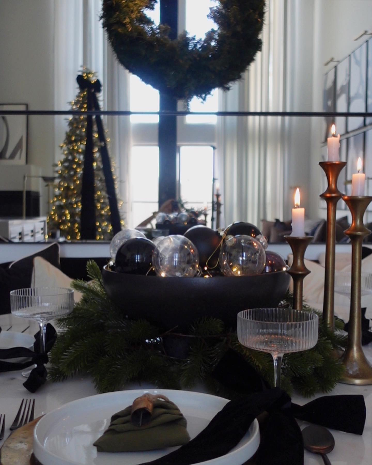 Holiday dining!🤍

#LTKSeasonal #LTKhome #LTKHoliday