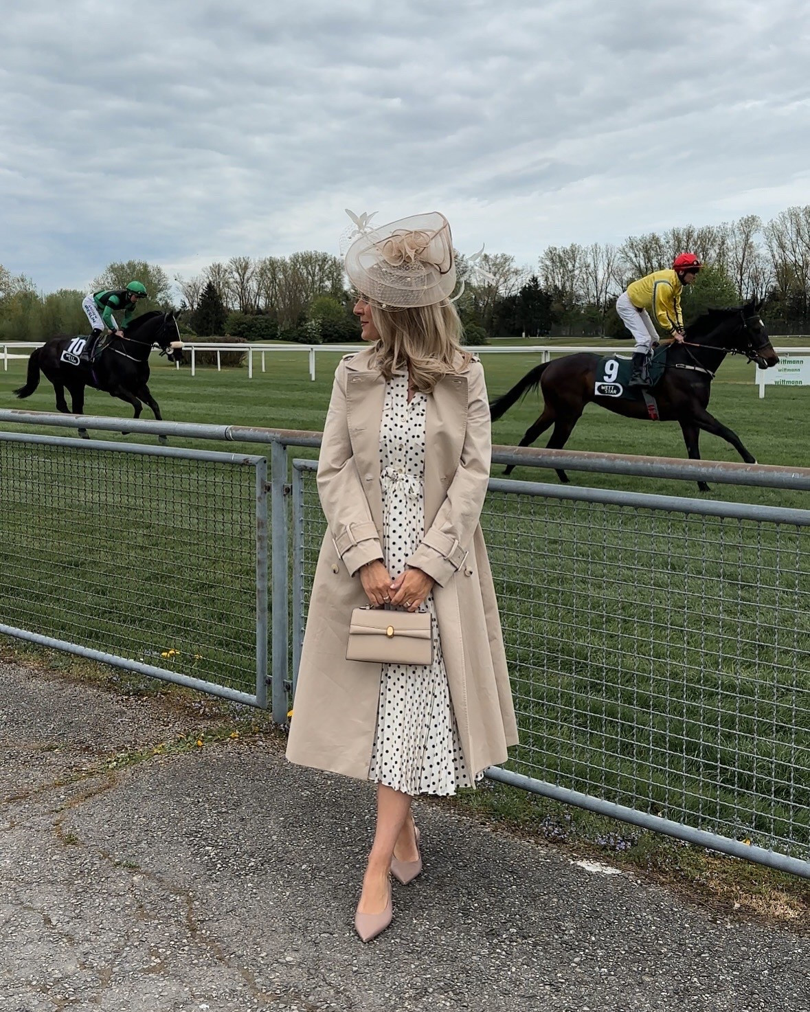 Zwischen Hüten & Galopp 👒🐎 #classystyle #classyoutfit #elegantstyle #elegantoutfit #lydiamillen #katemiddelton #trenchcoat #weddingguest #kleid #dress

#LTKkleider #LTKspring #LTKdeutschland